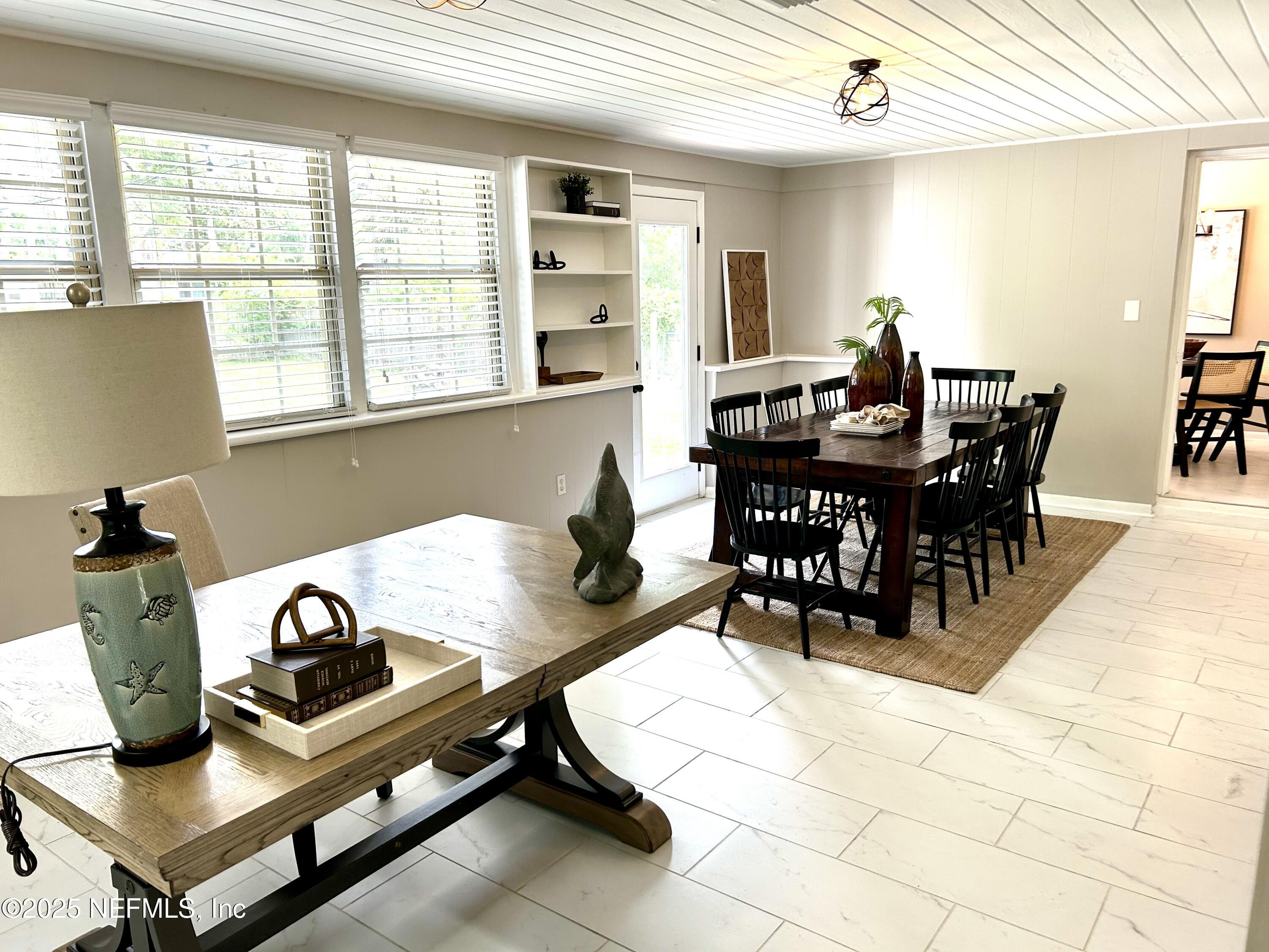 3737 VIA DE LA REINA Street