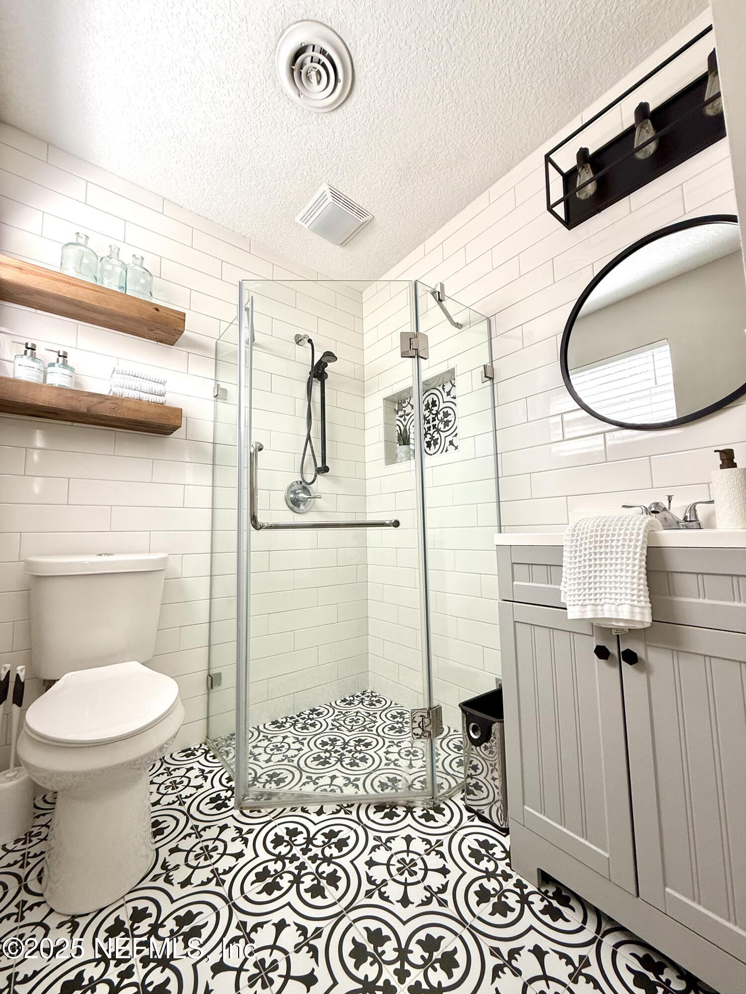 3737 VIA DE LA REINA Street