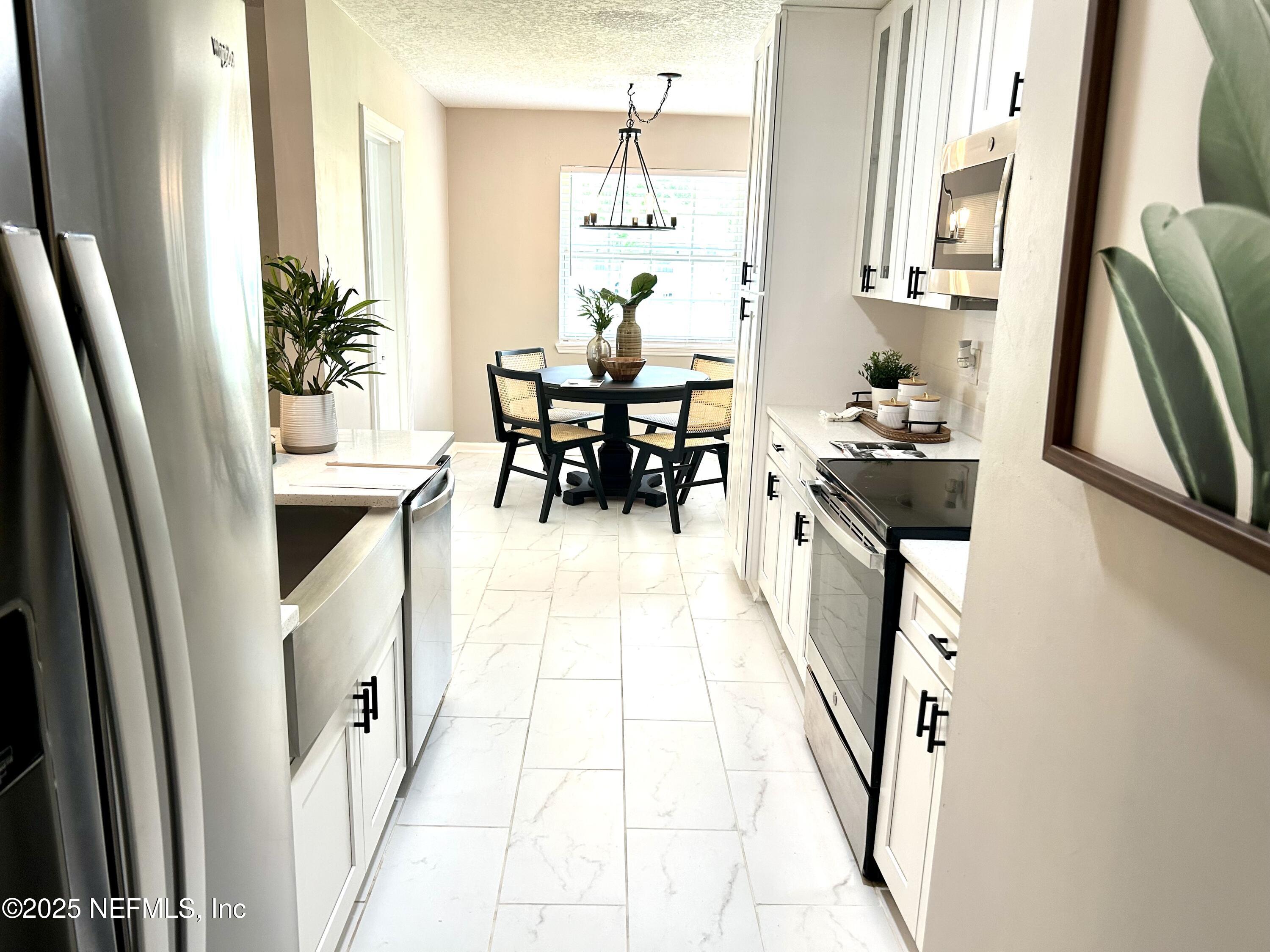 3737 VIA DE LA REINA Street