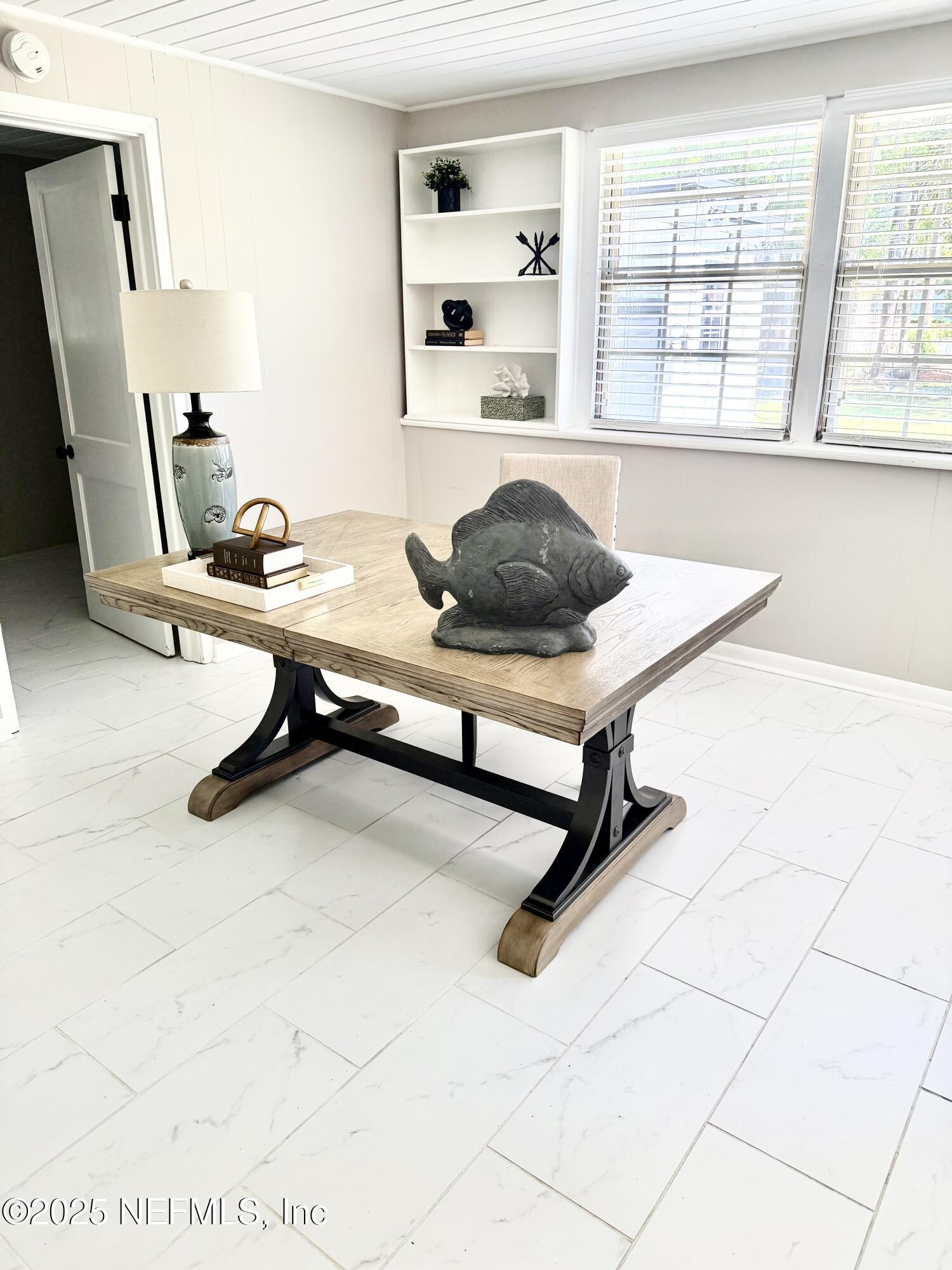 3737 VIA DE LA REINA Street