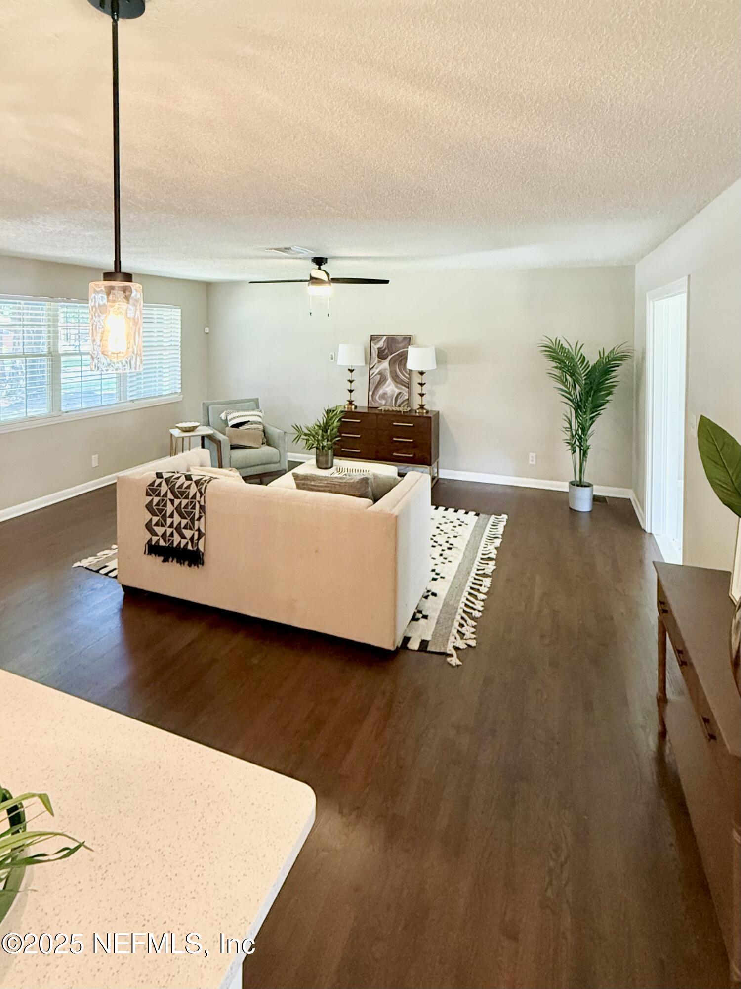 3737 VIA DE LA REINA Street