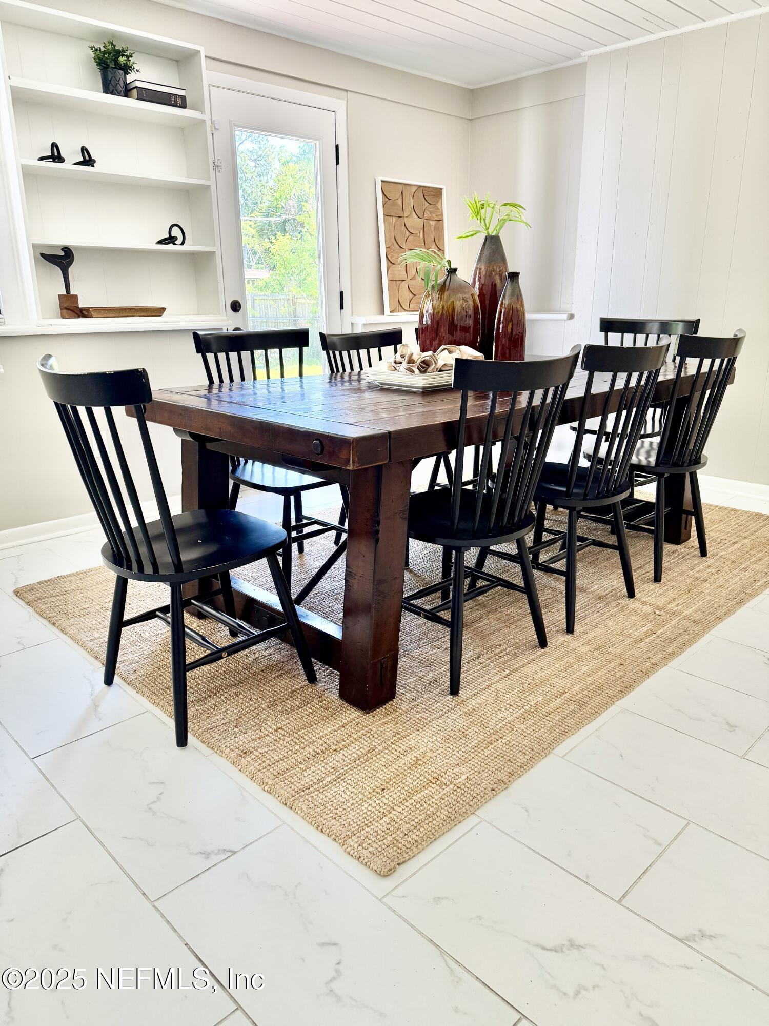 3737 VIA DE LA REINA Street