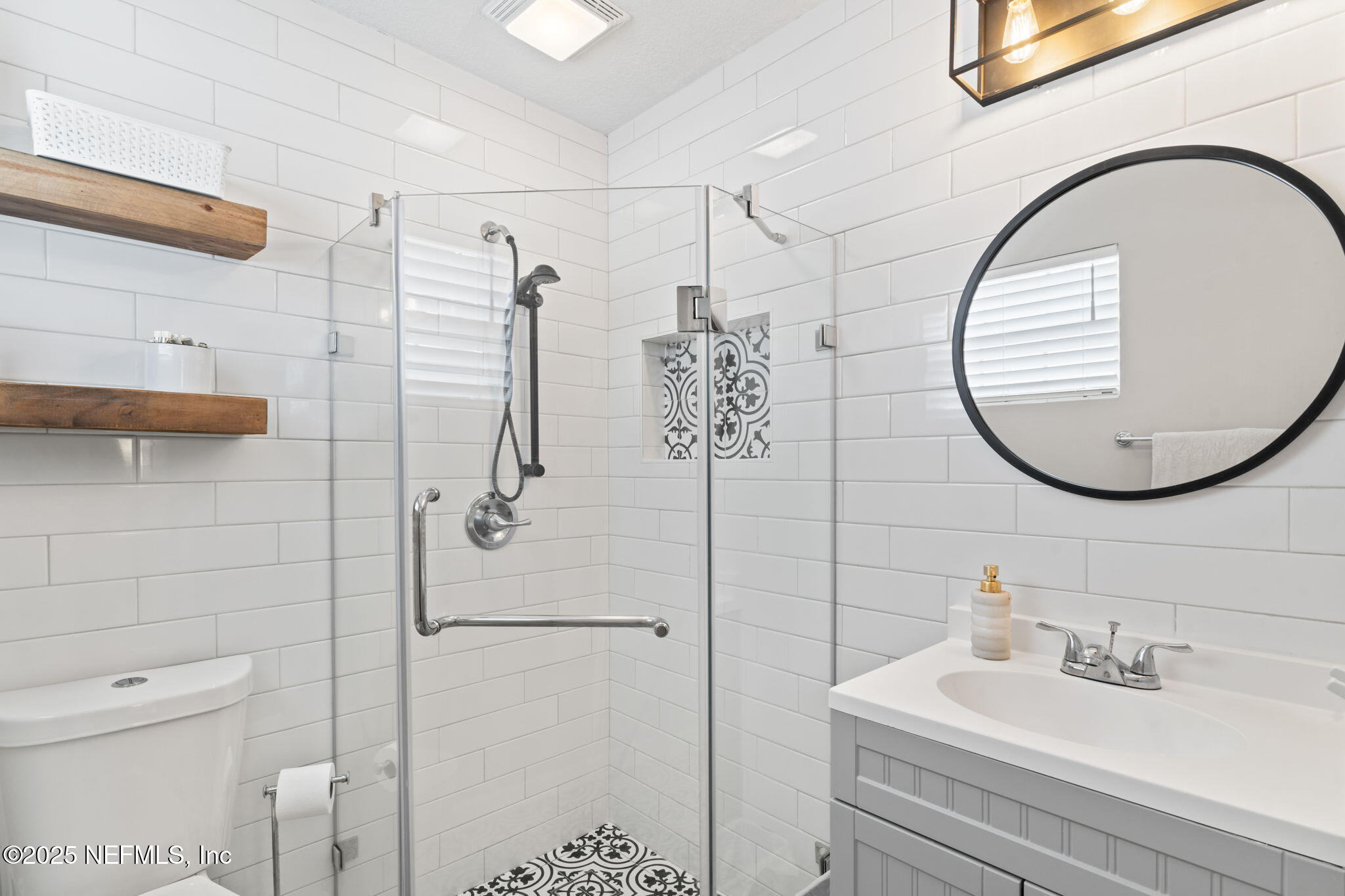 3737 VIA DE LA REINA Street