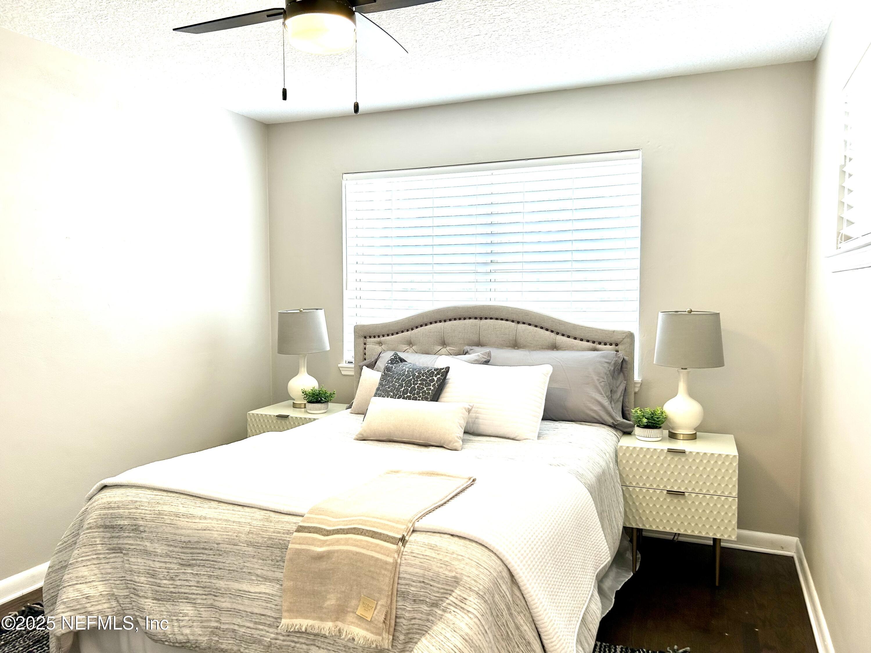 3737 VIA DE LA REINA Street