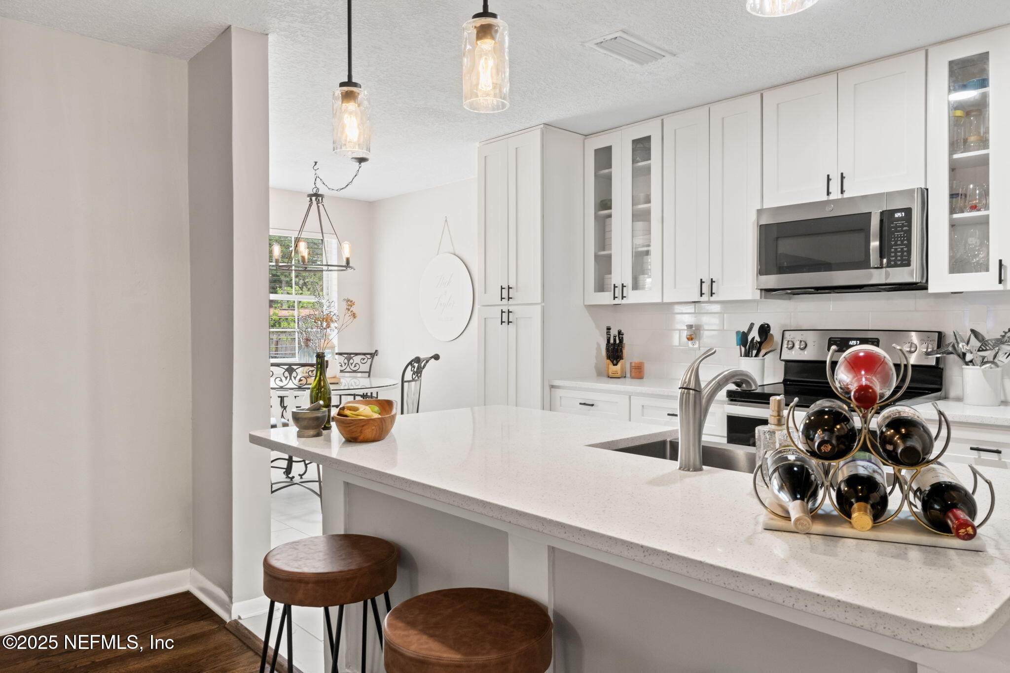 3737 VIA DE LA REINA Street