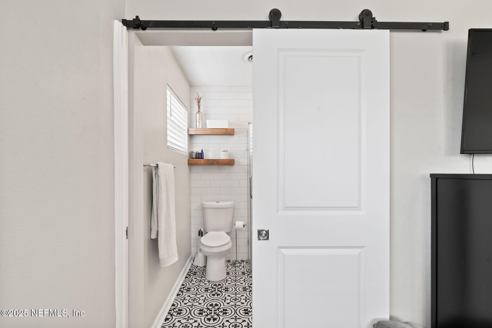 3737 VIA DE LA REINA Street