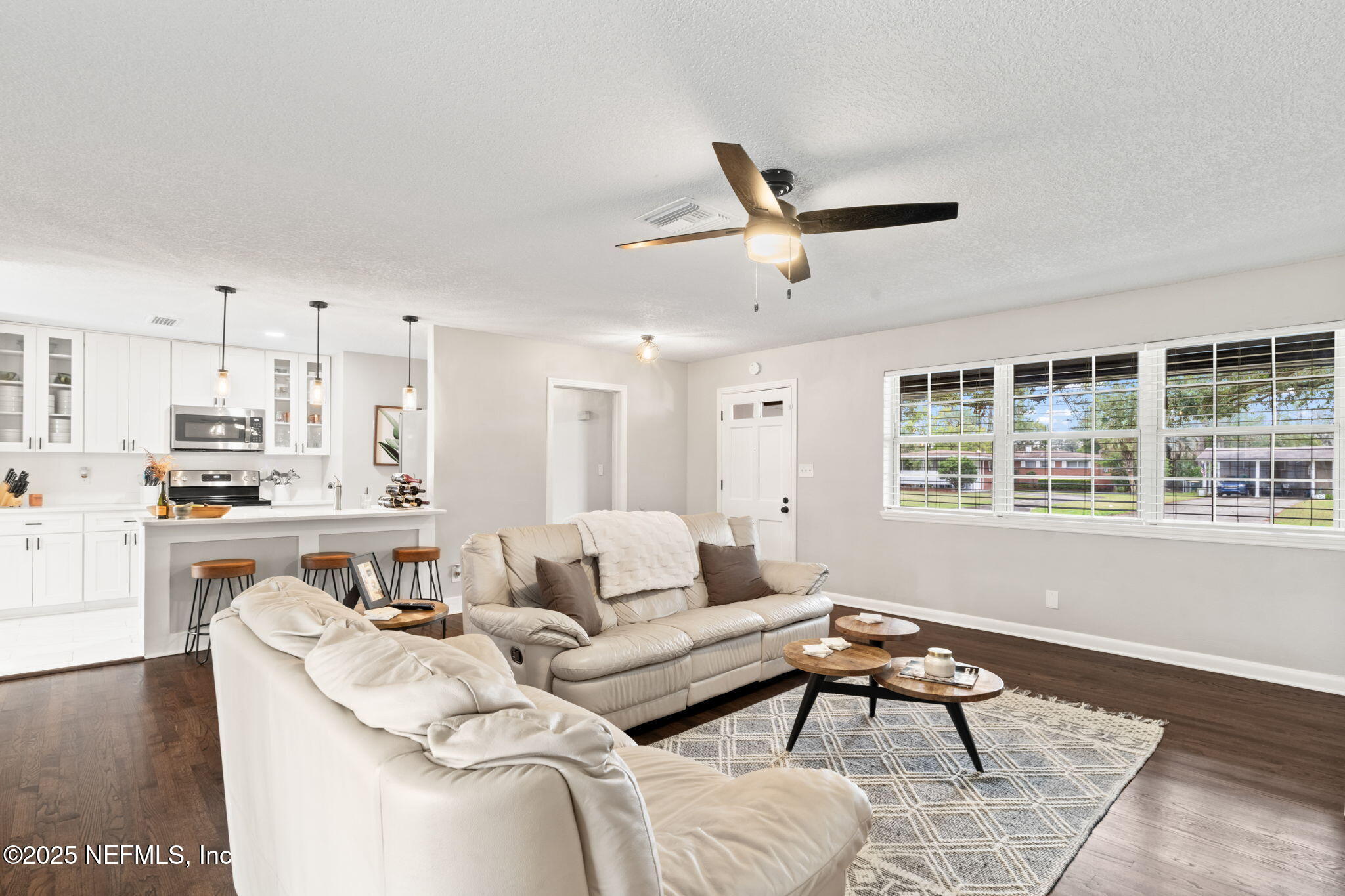 3737 VIA DE LA REINA Street