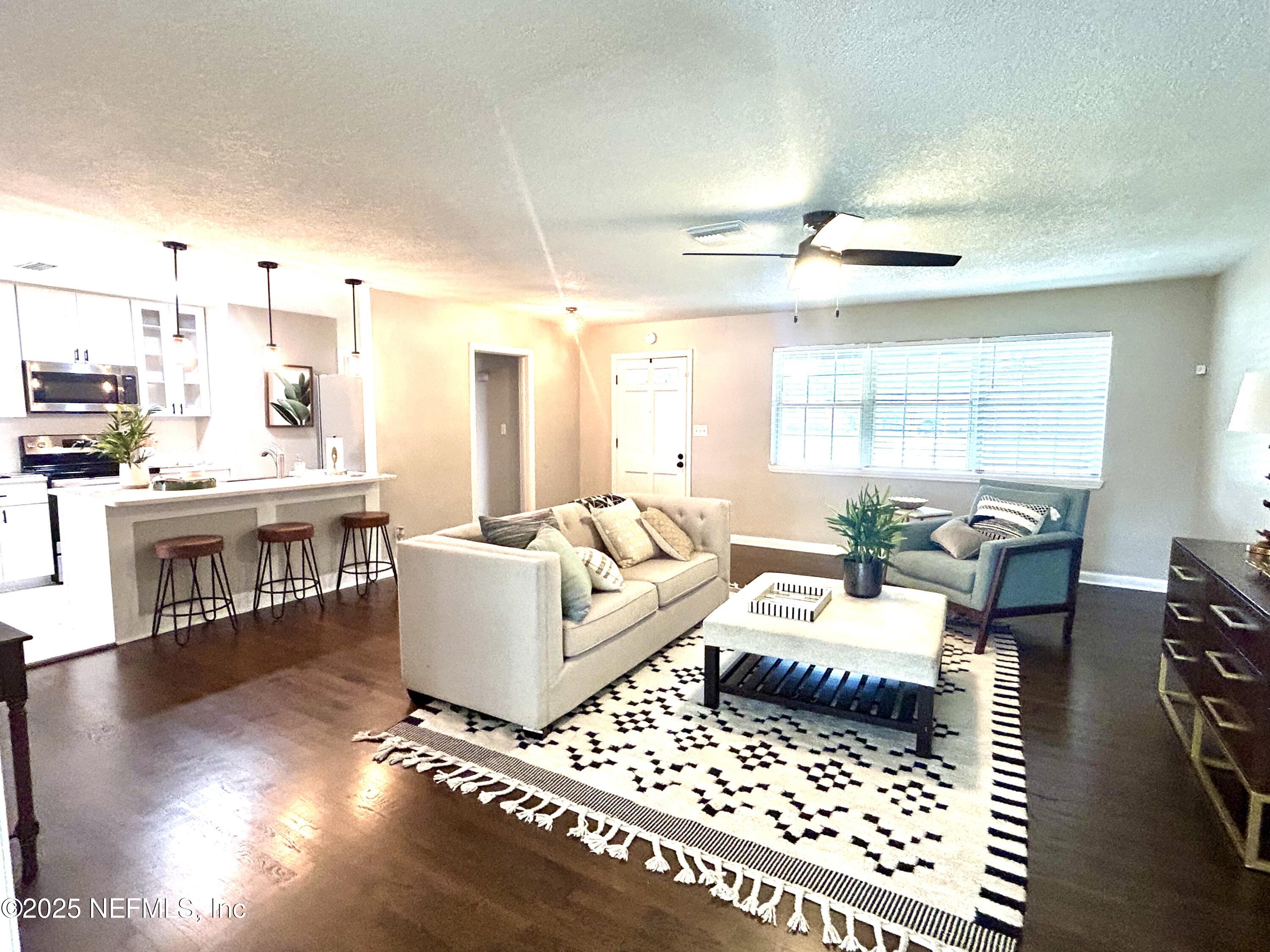 3737 VIA DE LA REINA Street