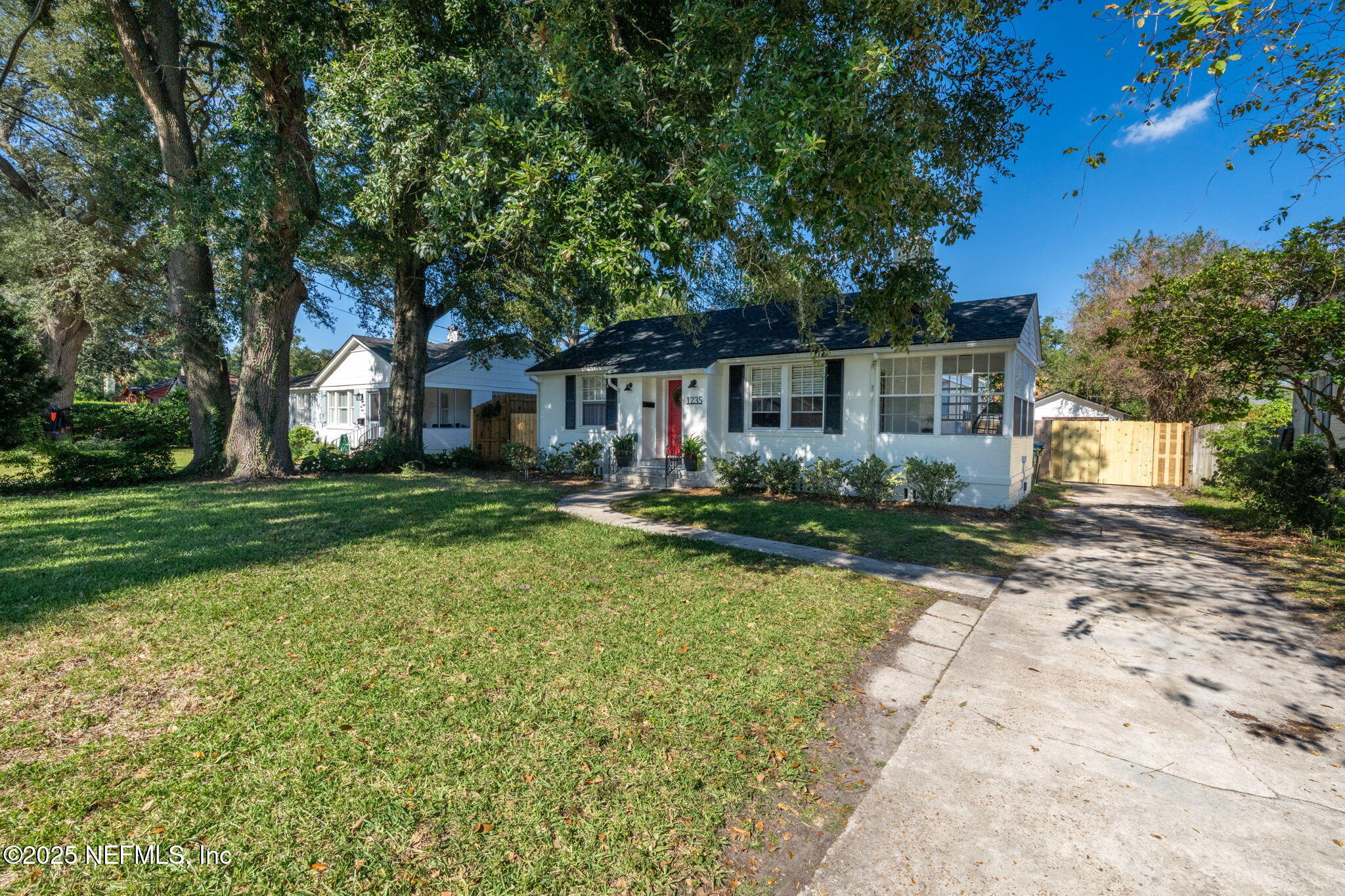 1235 MONTEREY Street