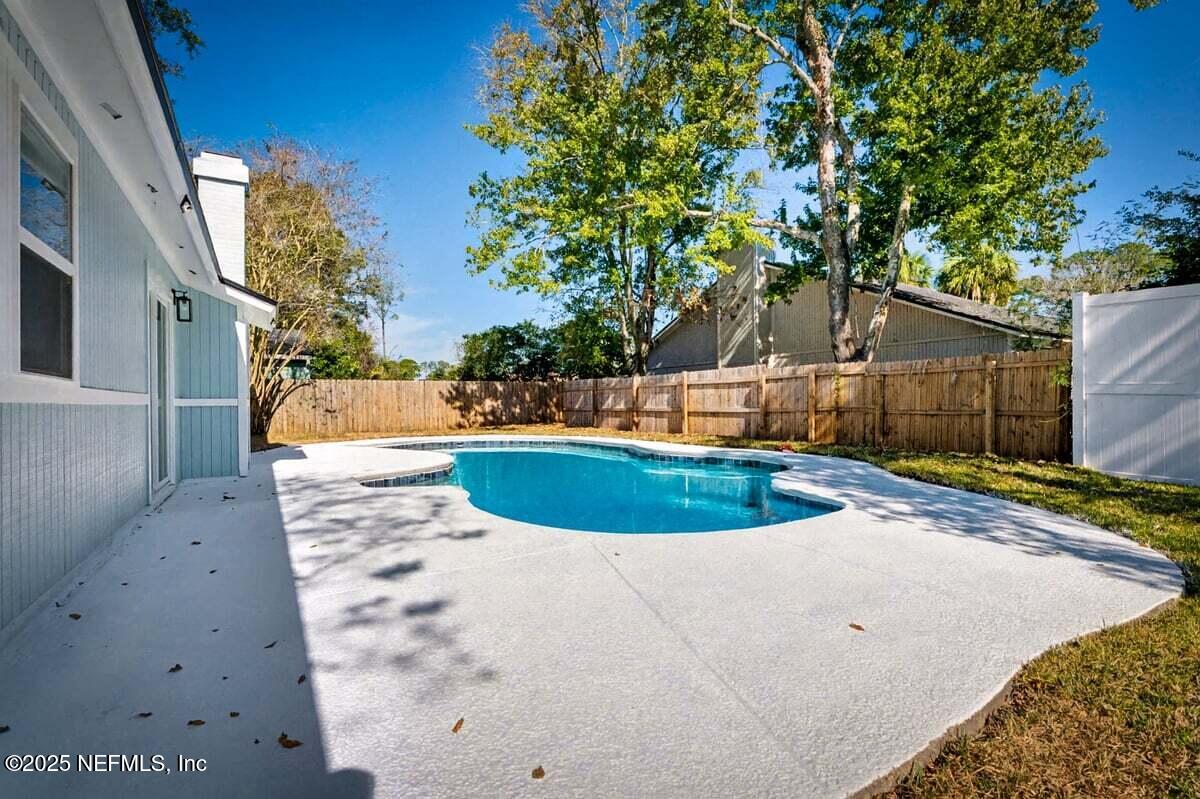 10437 DOCKSIDER Drive E