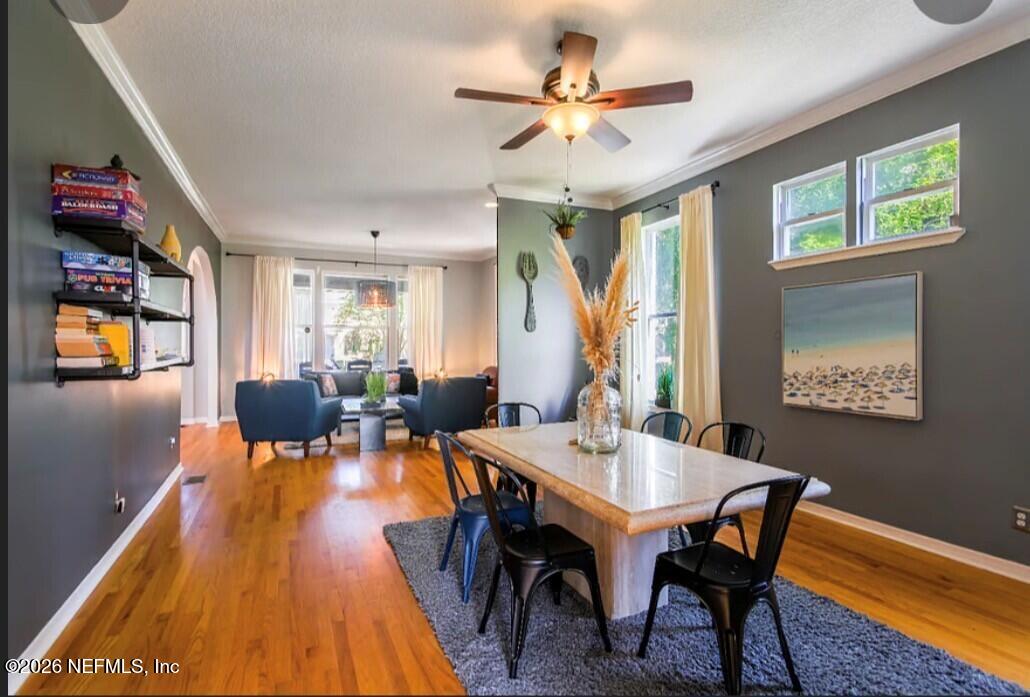 38 W 10TH Street