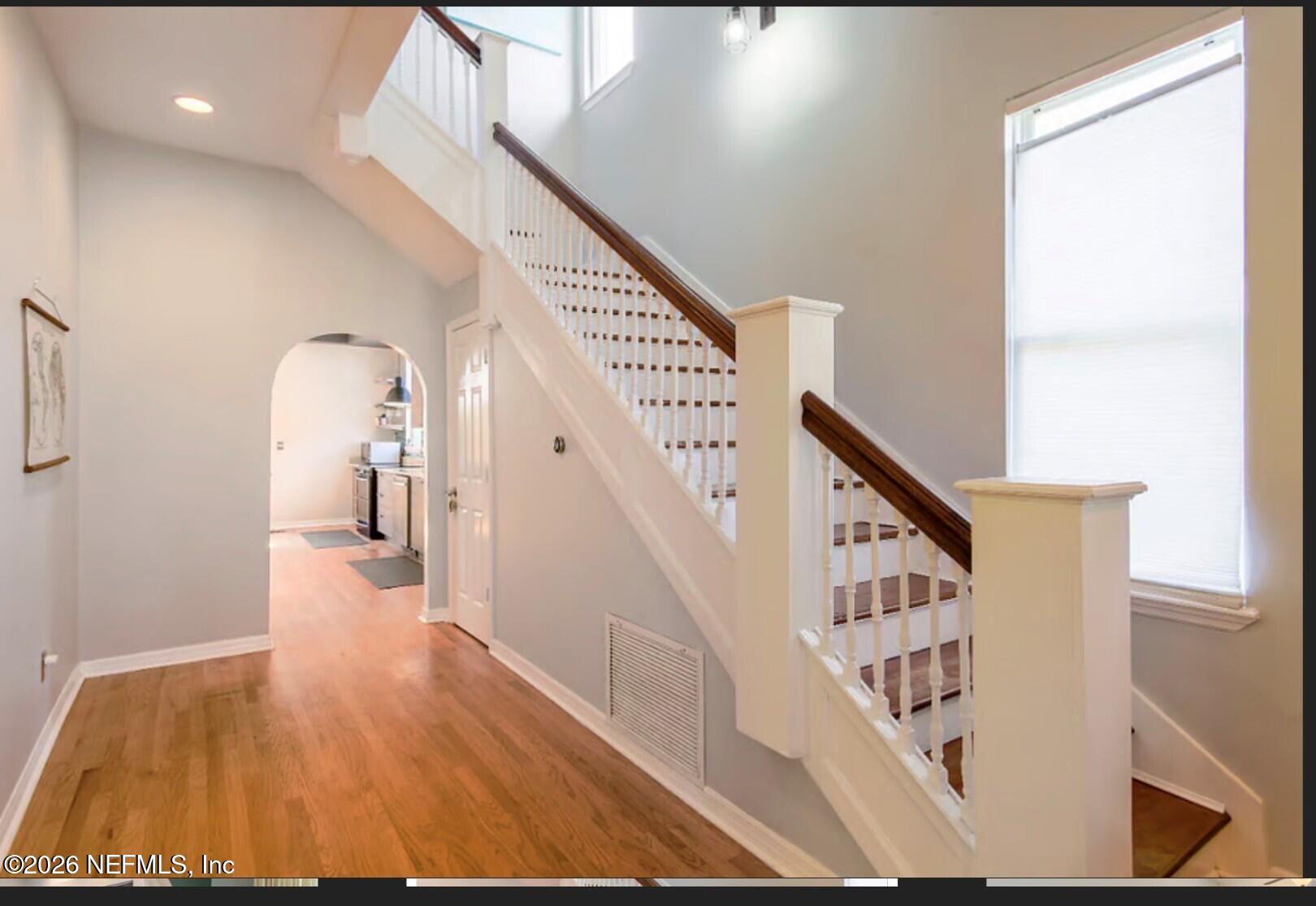 38 W 10TH Street