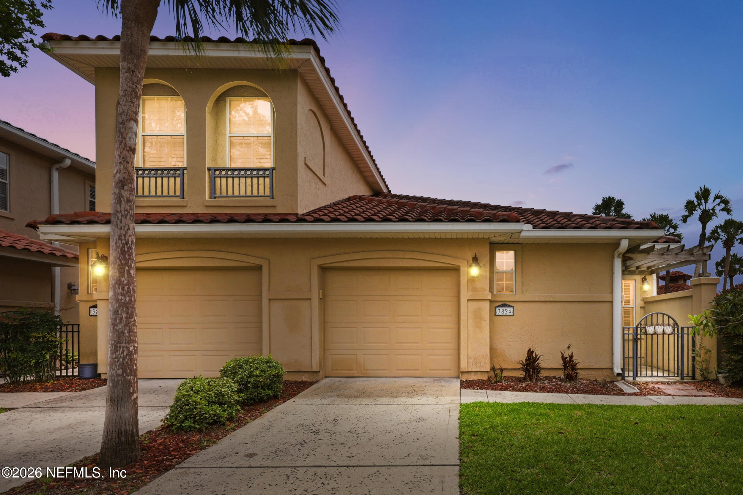 3824 LA VISTA Circle