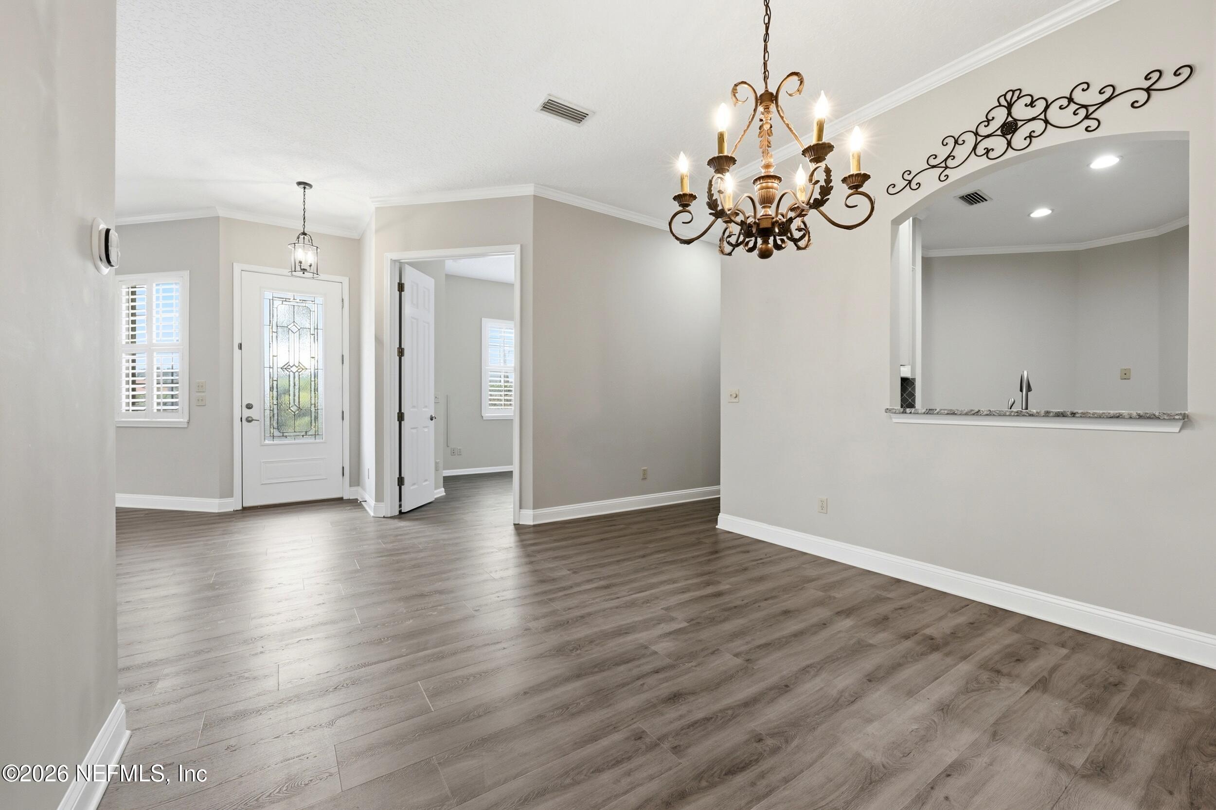 3824 LA VISTA Circle