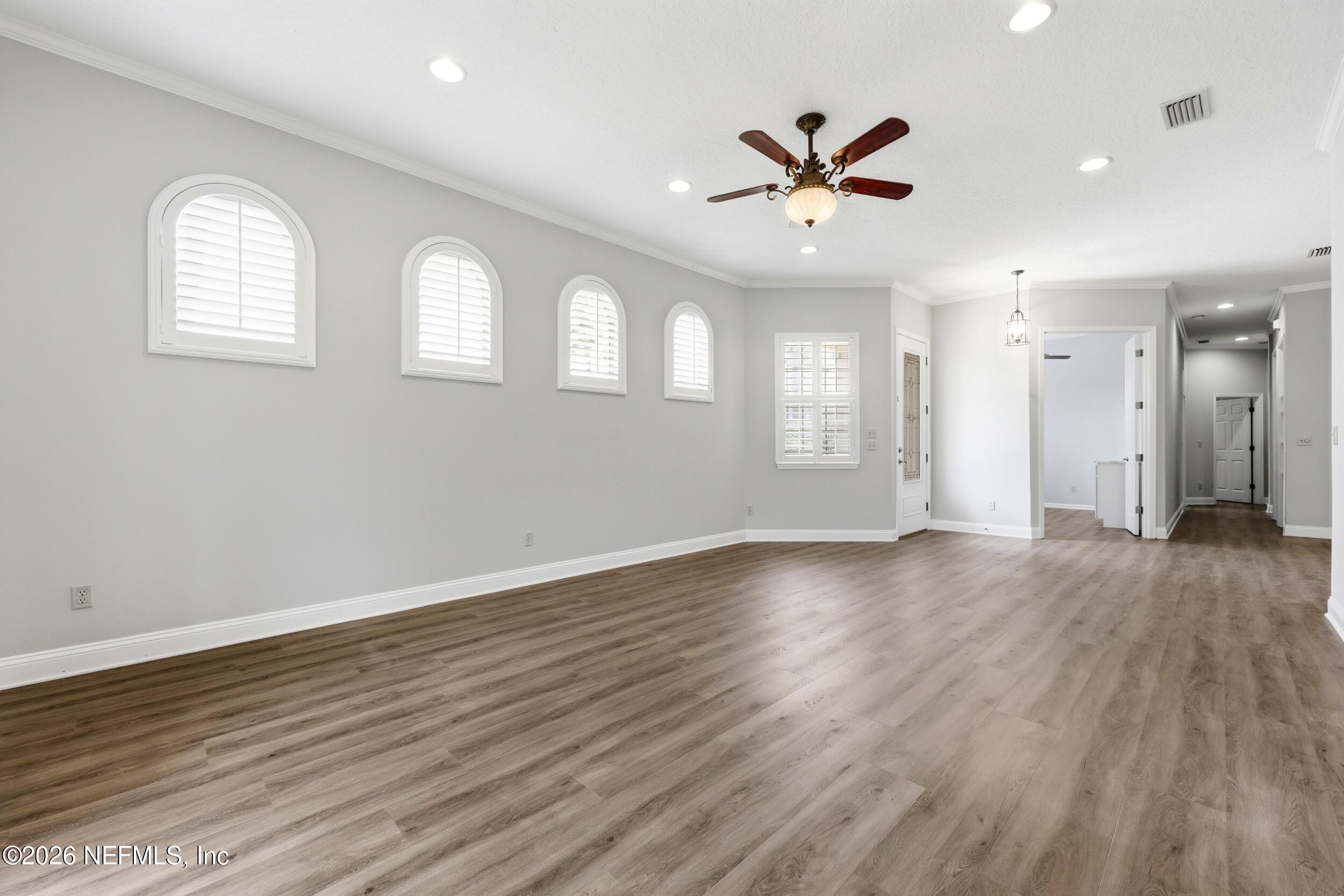 3824 LA VISTA Circle