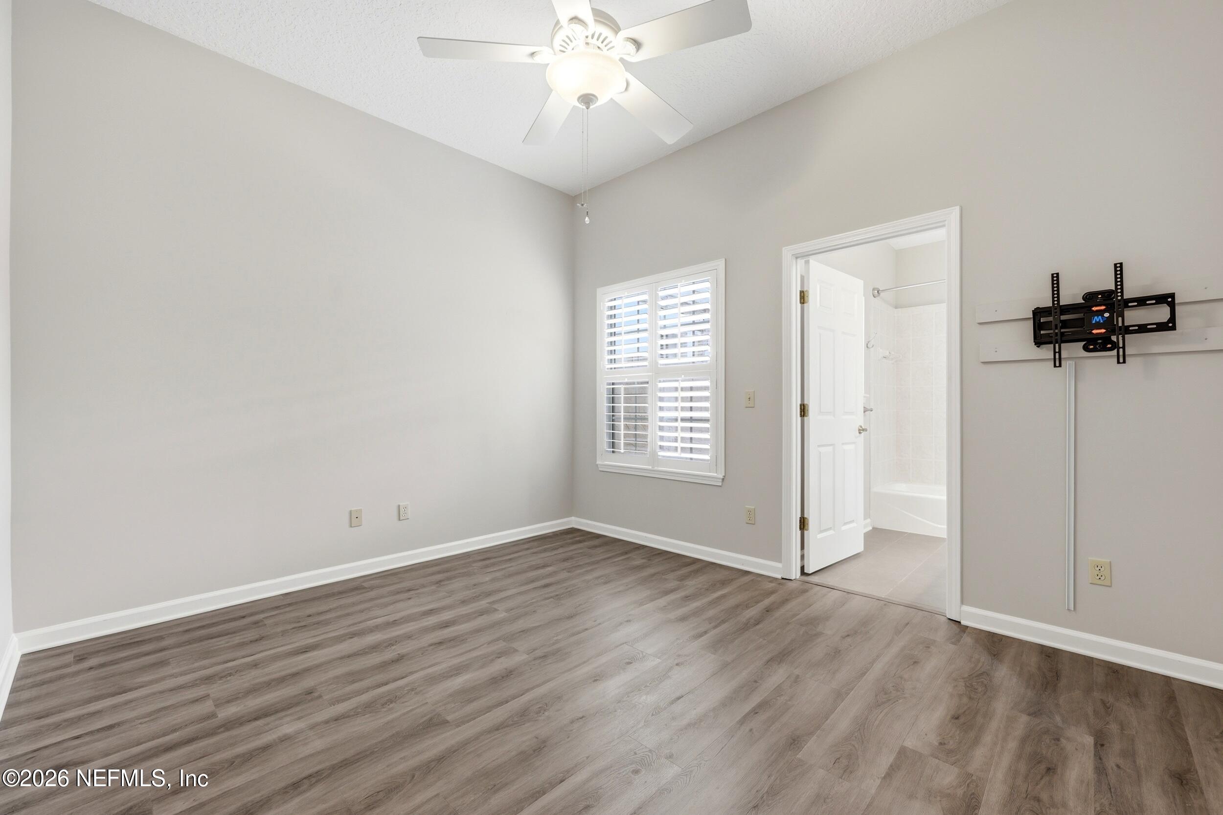 3824 LA VISTA Circle