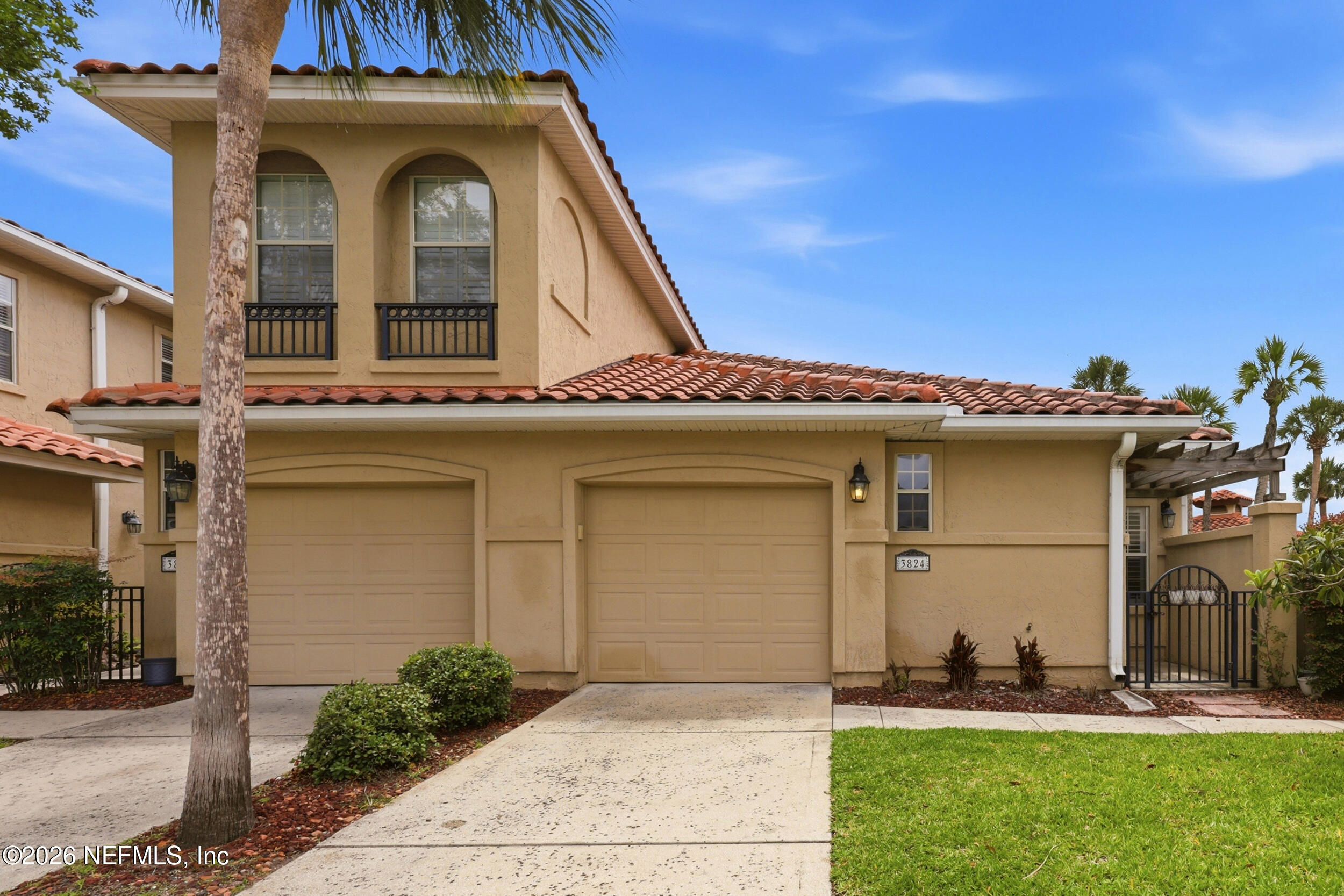 3824 LA VISTA Circle