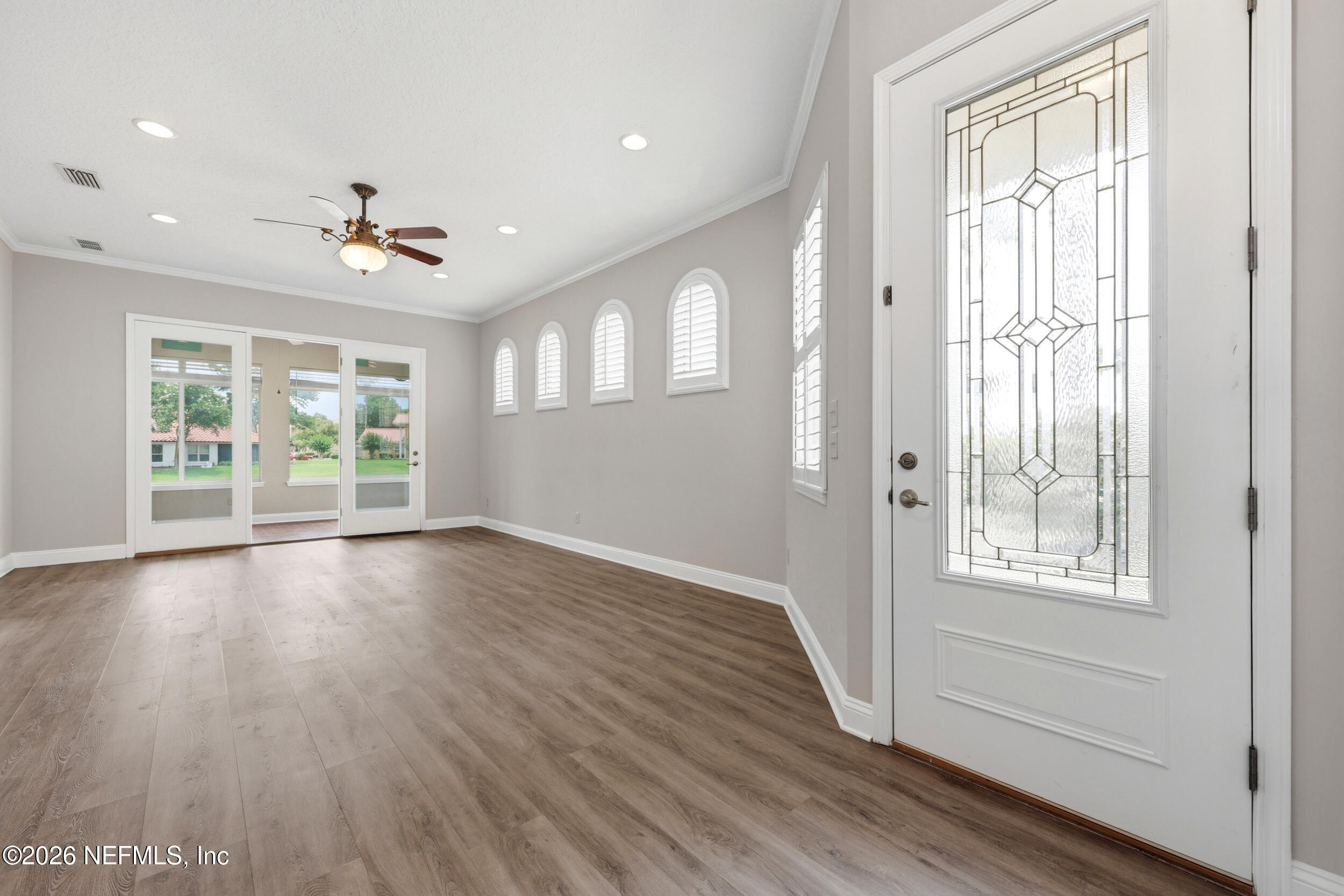 3824 LA VISTA Circle