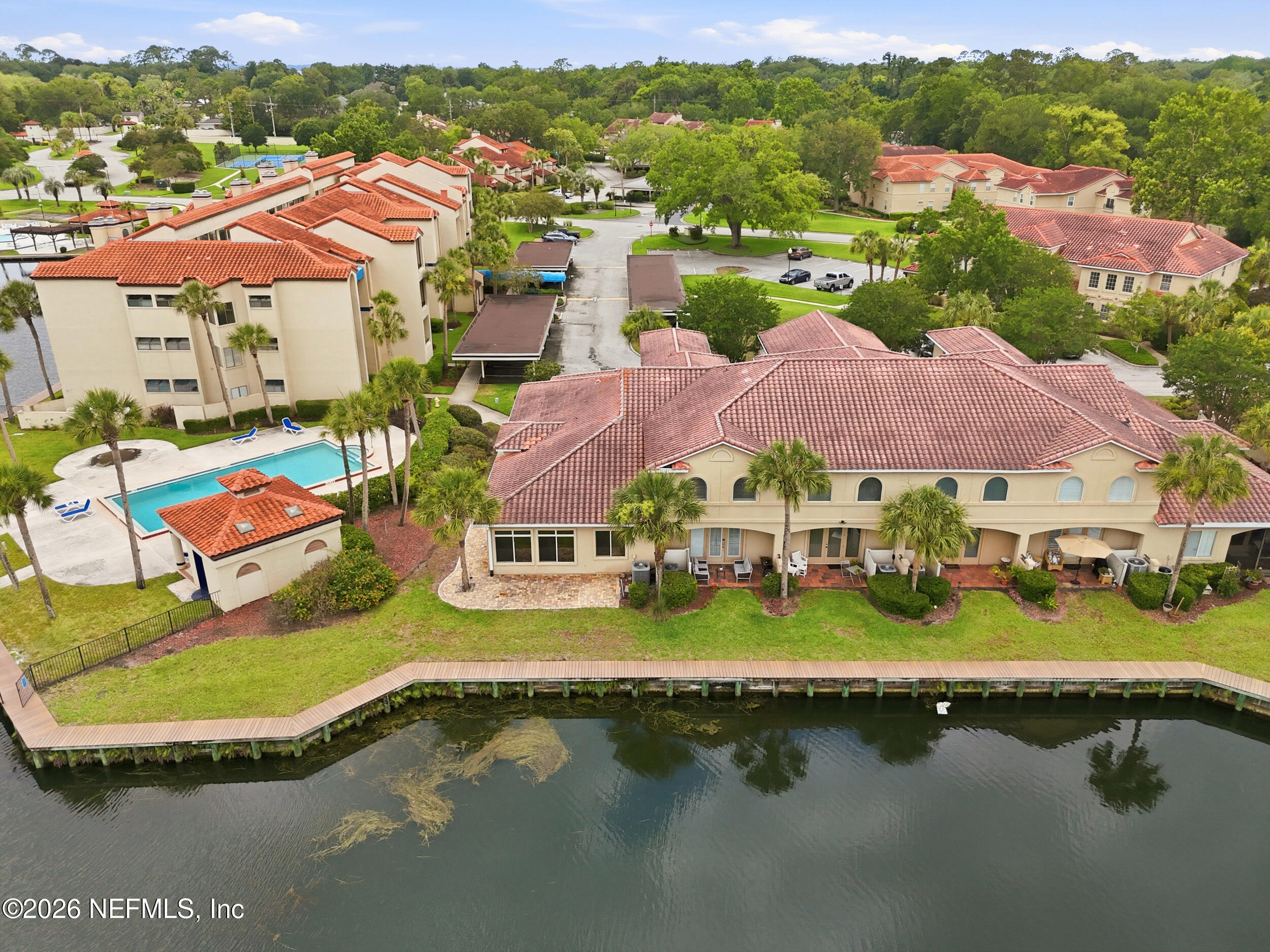 3824 LA VISTA Circle