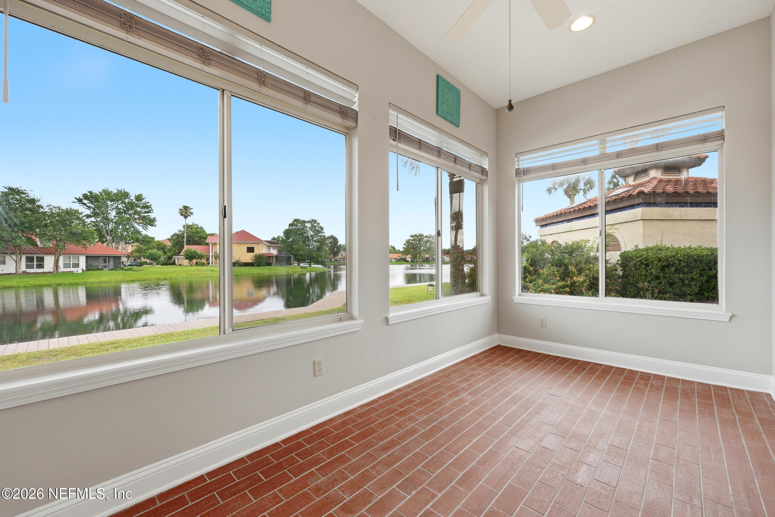 3824 LA VISTA Circle