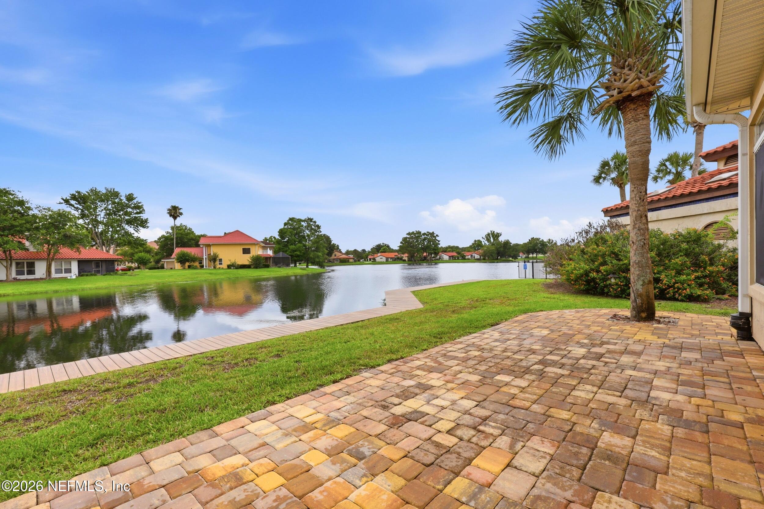 3824 LA VISTA Circle
