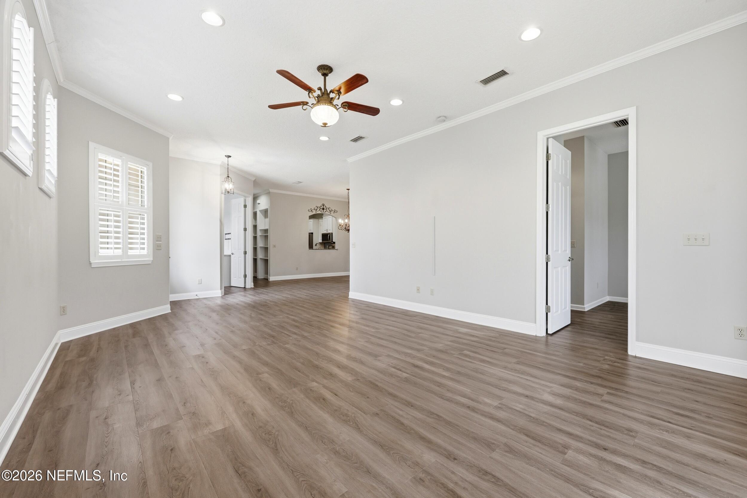 3824 LA VISTA Circle