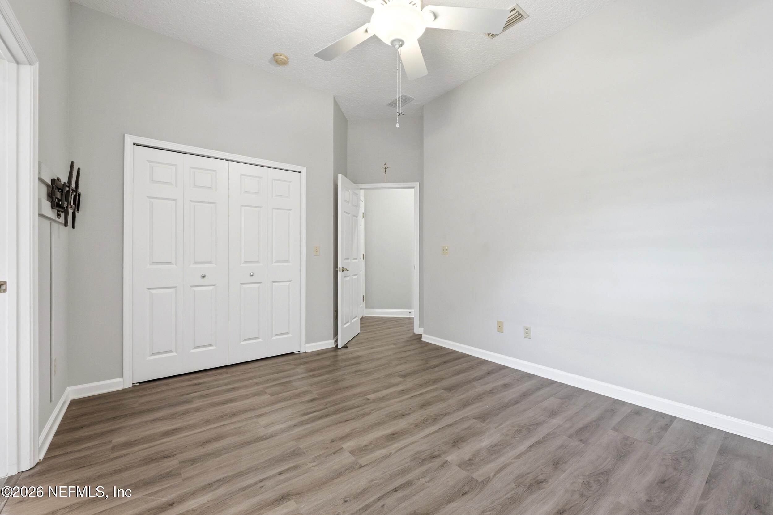 3824 LA VISTA Circle