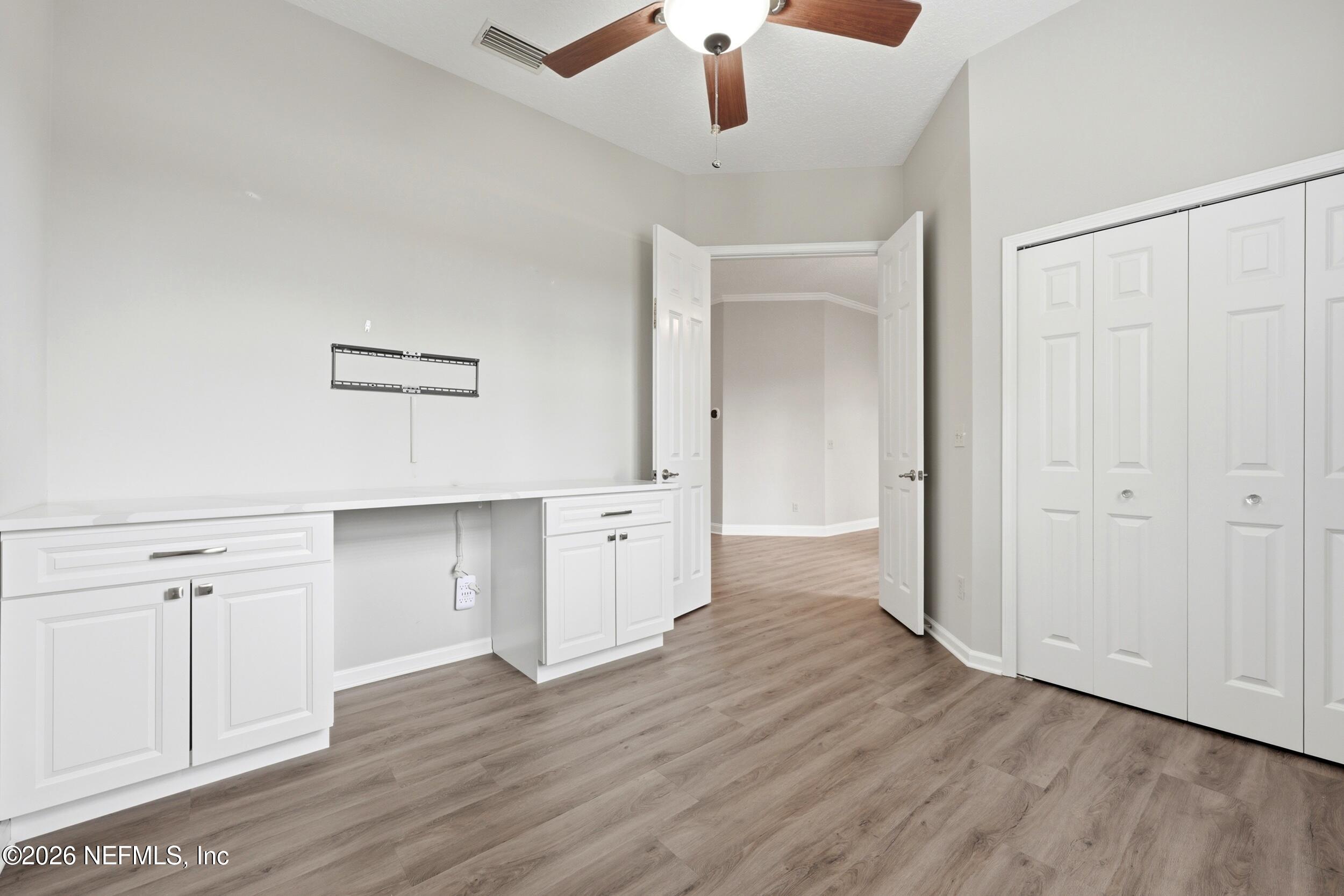 3824 LA VISTA Circle