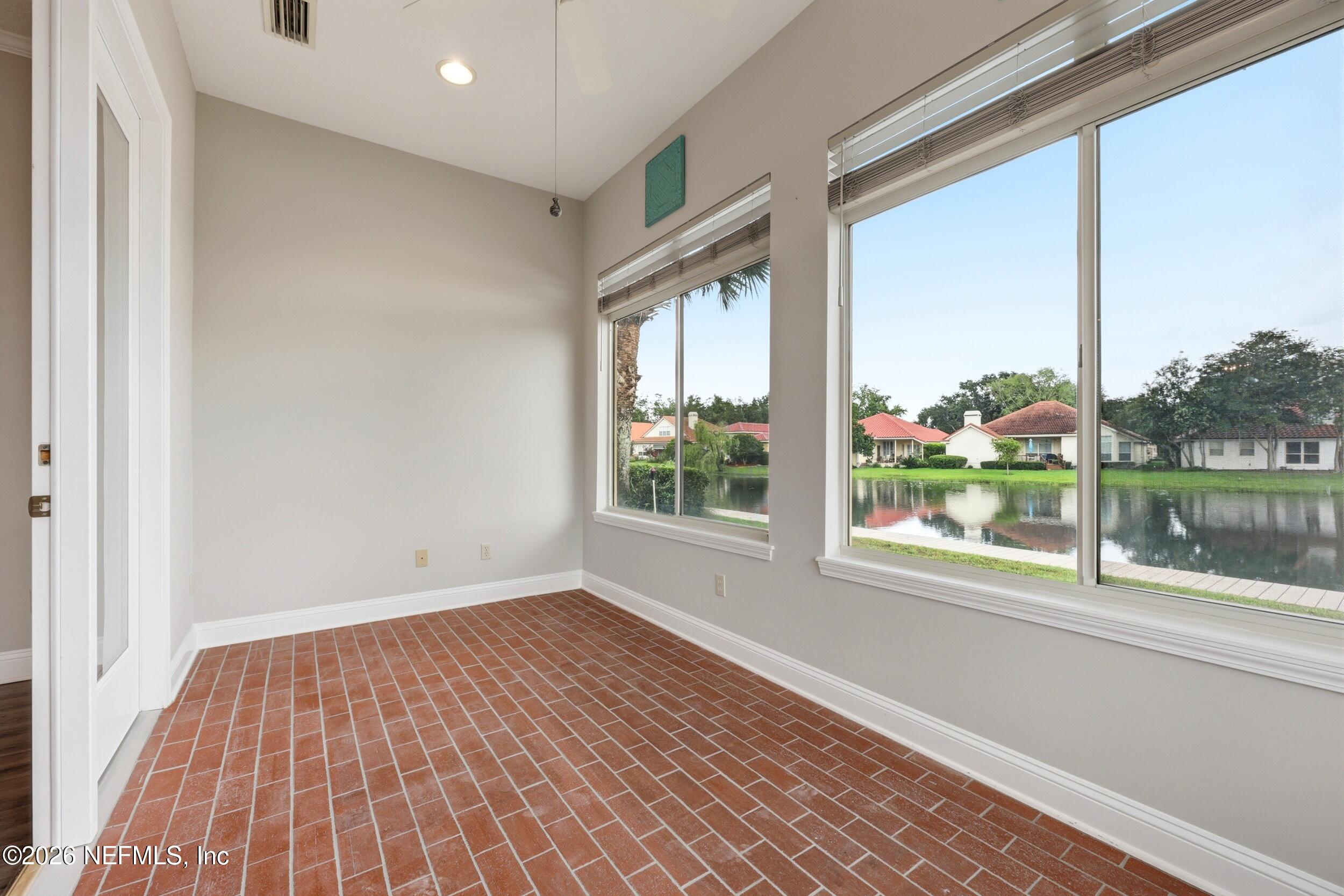 3824 LA VISTA Circle