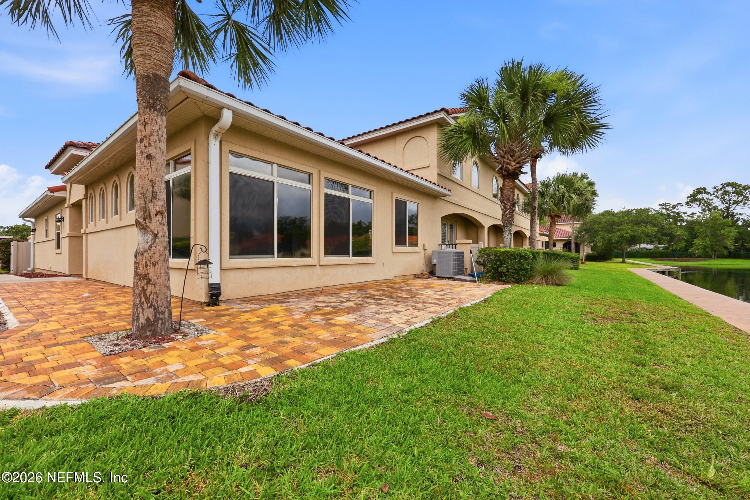 3824 LA VISTA Circle