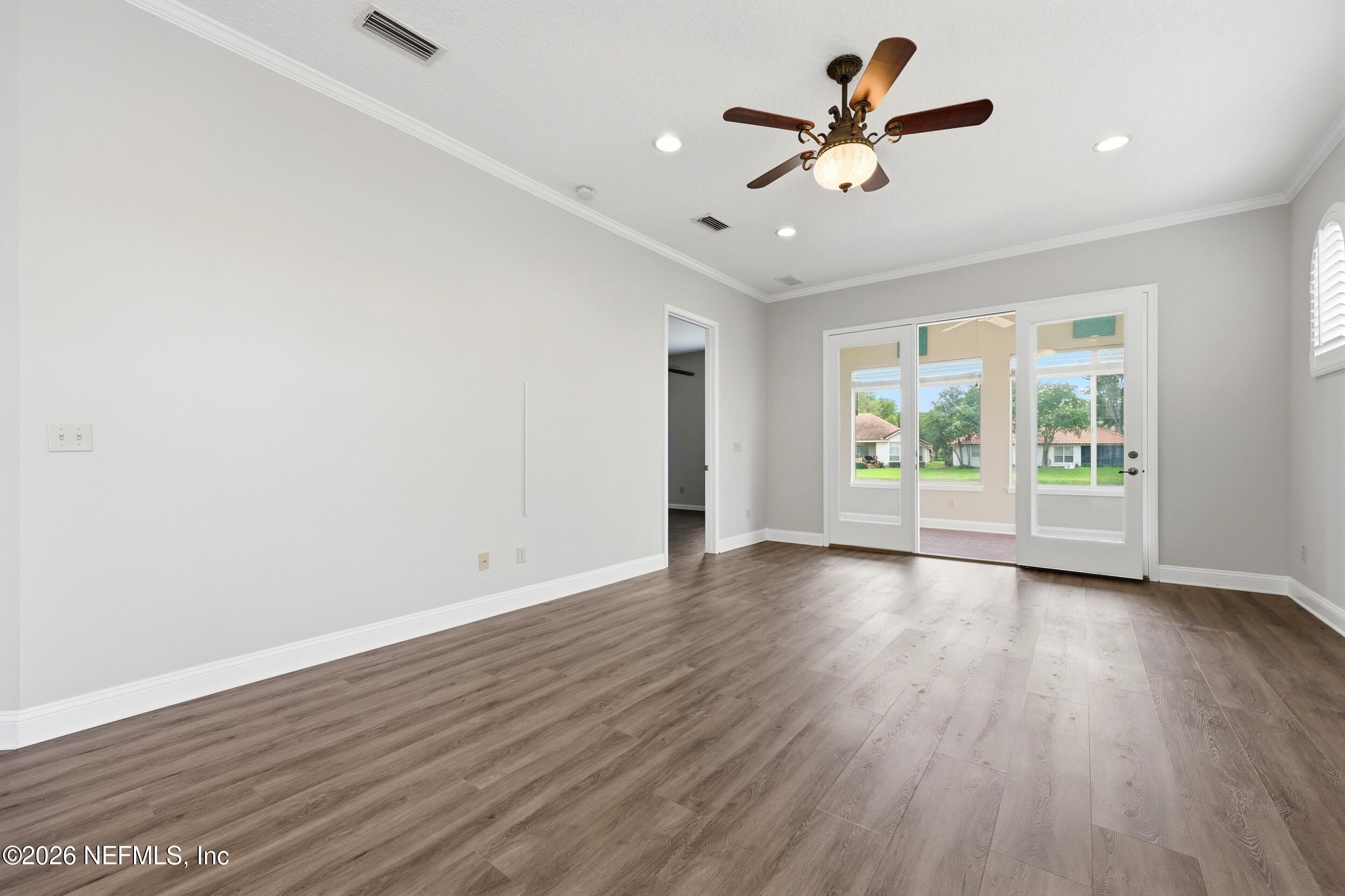 3824 LA VISTA Circle