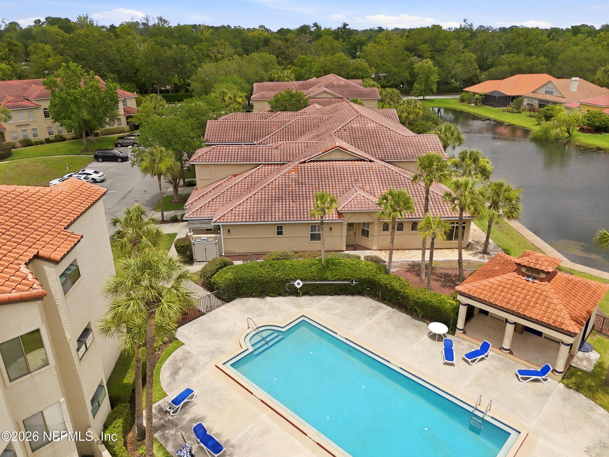 3824 LA VISTA Circle