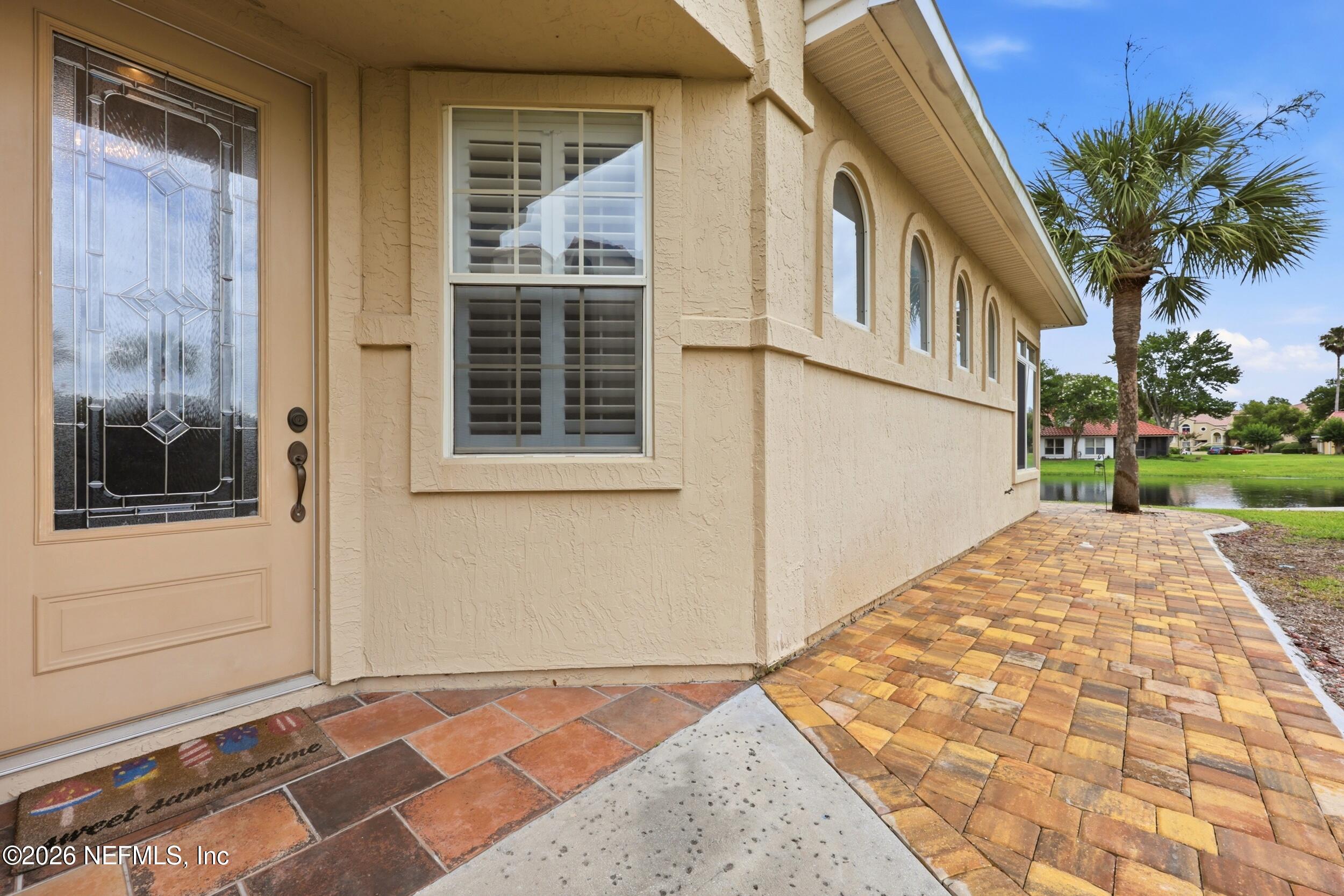 3824 LA VISTA Circle