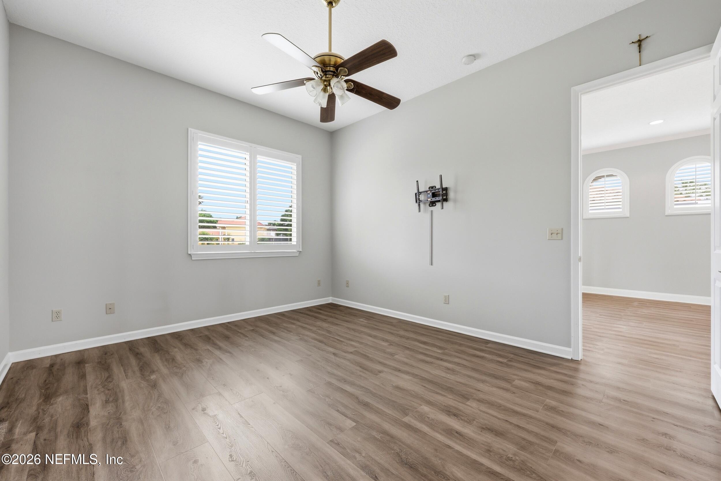 3824 LA VISTA Circle