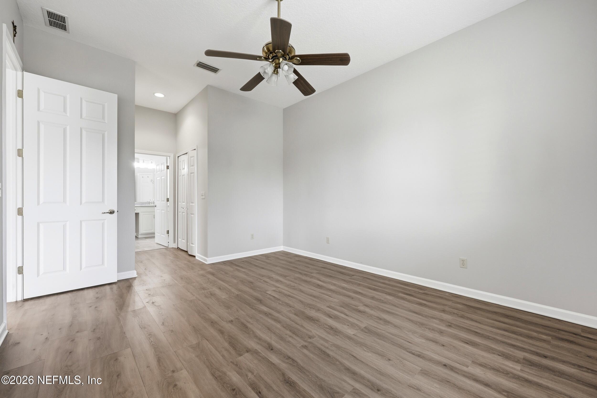 3824 LA VISTA Circle