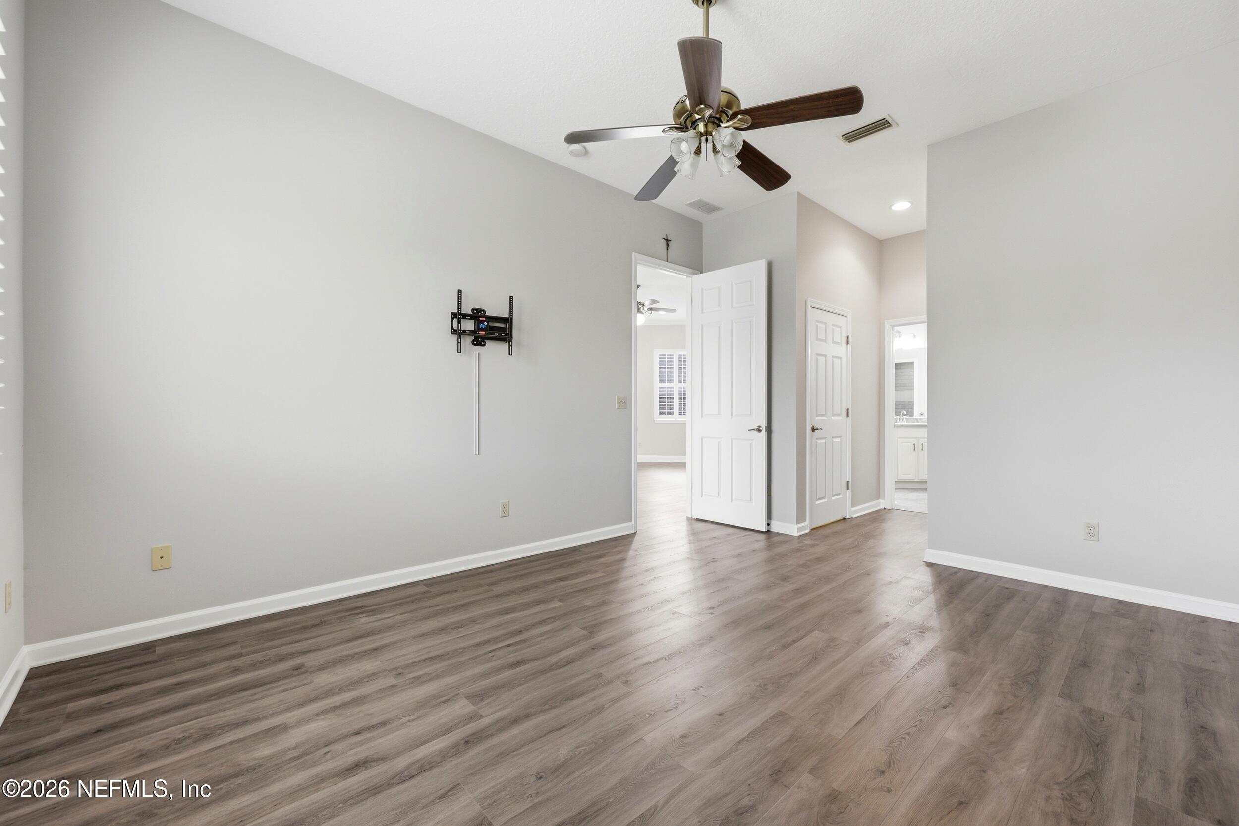 3824 LA VISTA Circle