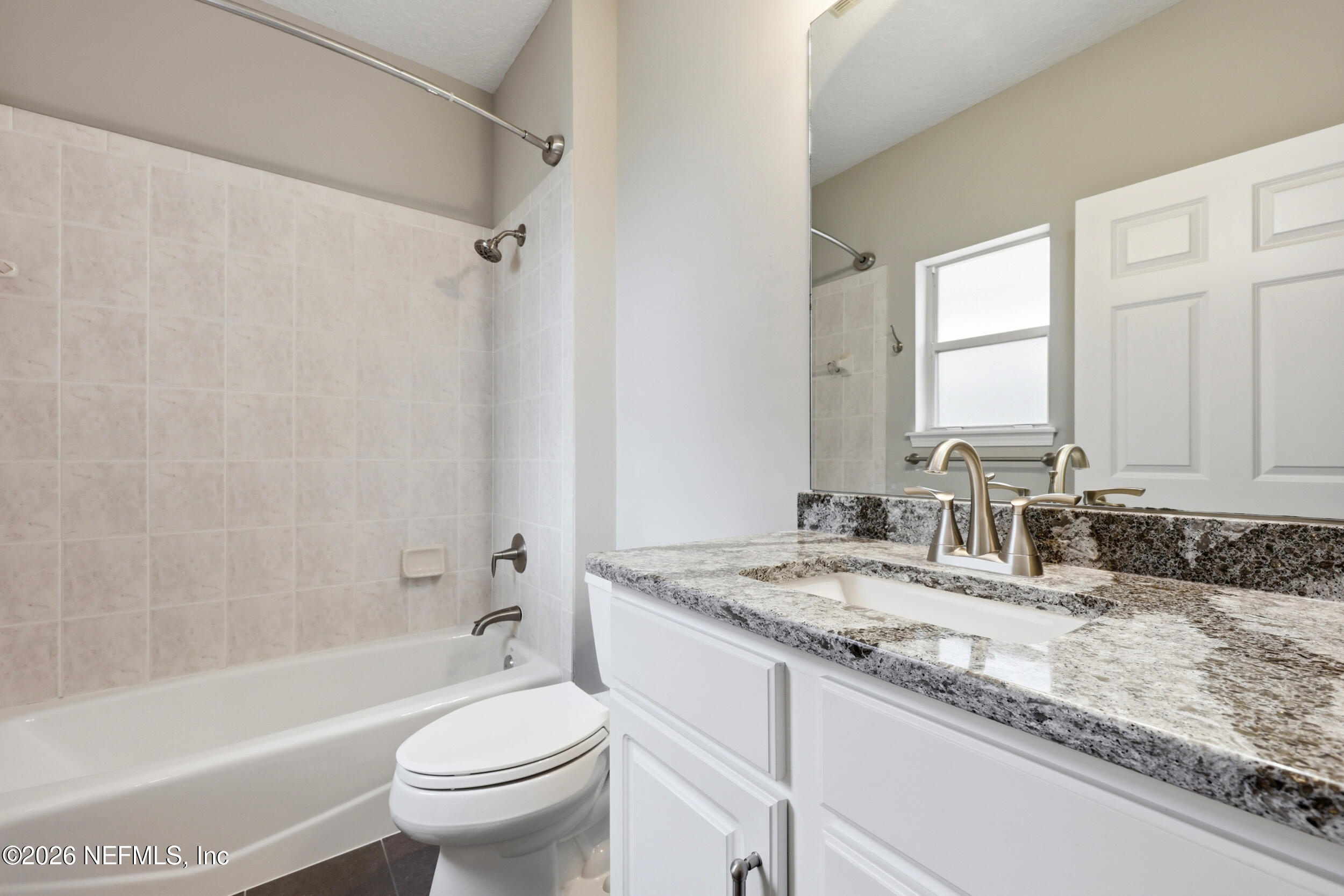 3824 LA VISTA Circle