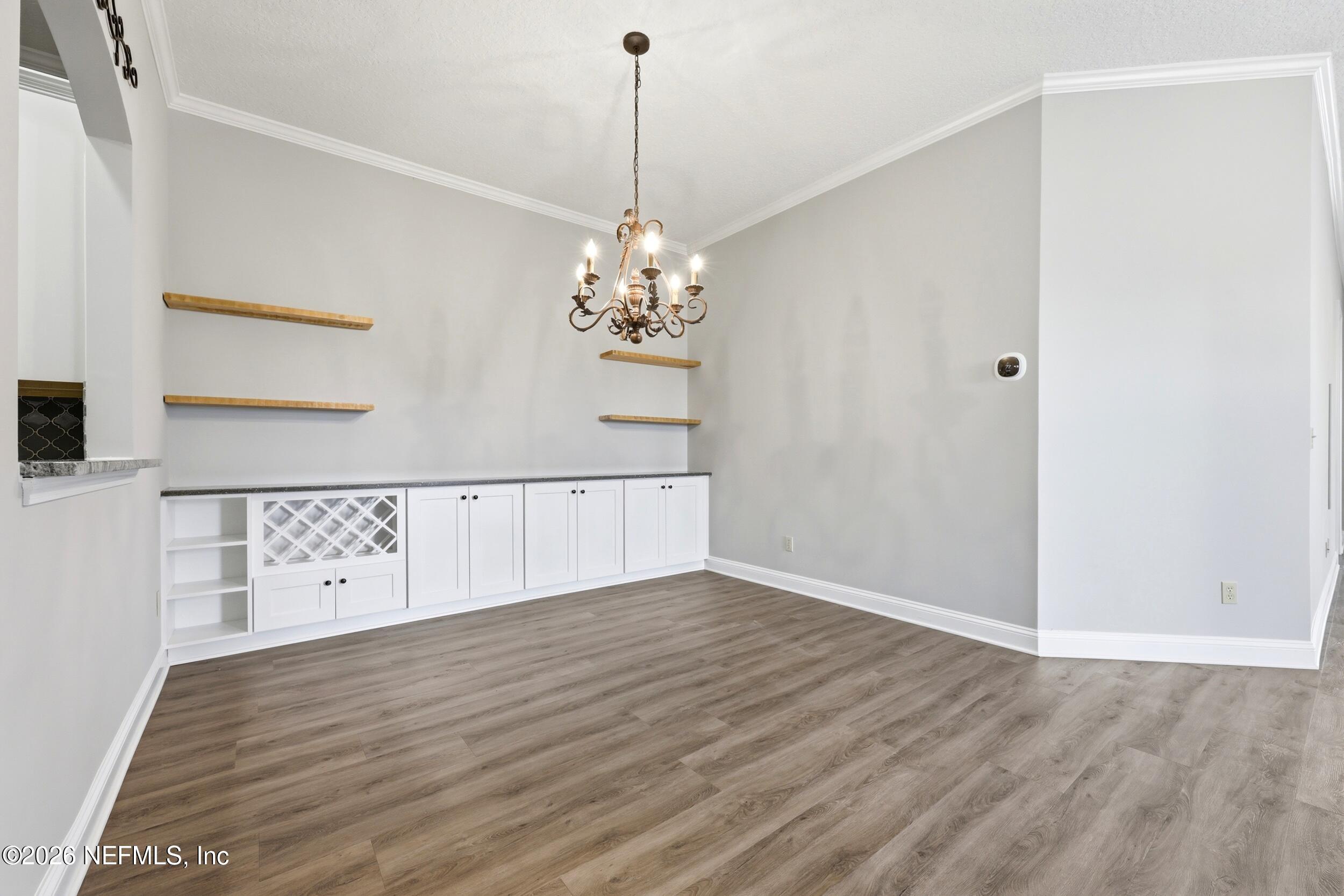3824 LA VISTA Circle