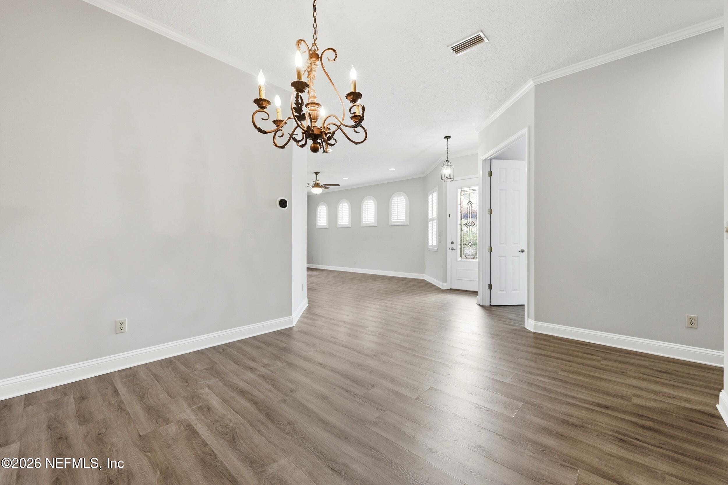 3824 LA VISTA Circle