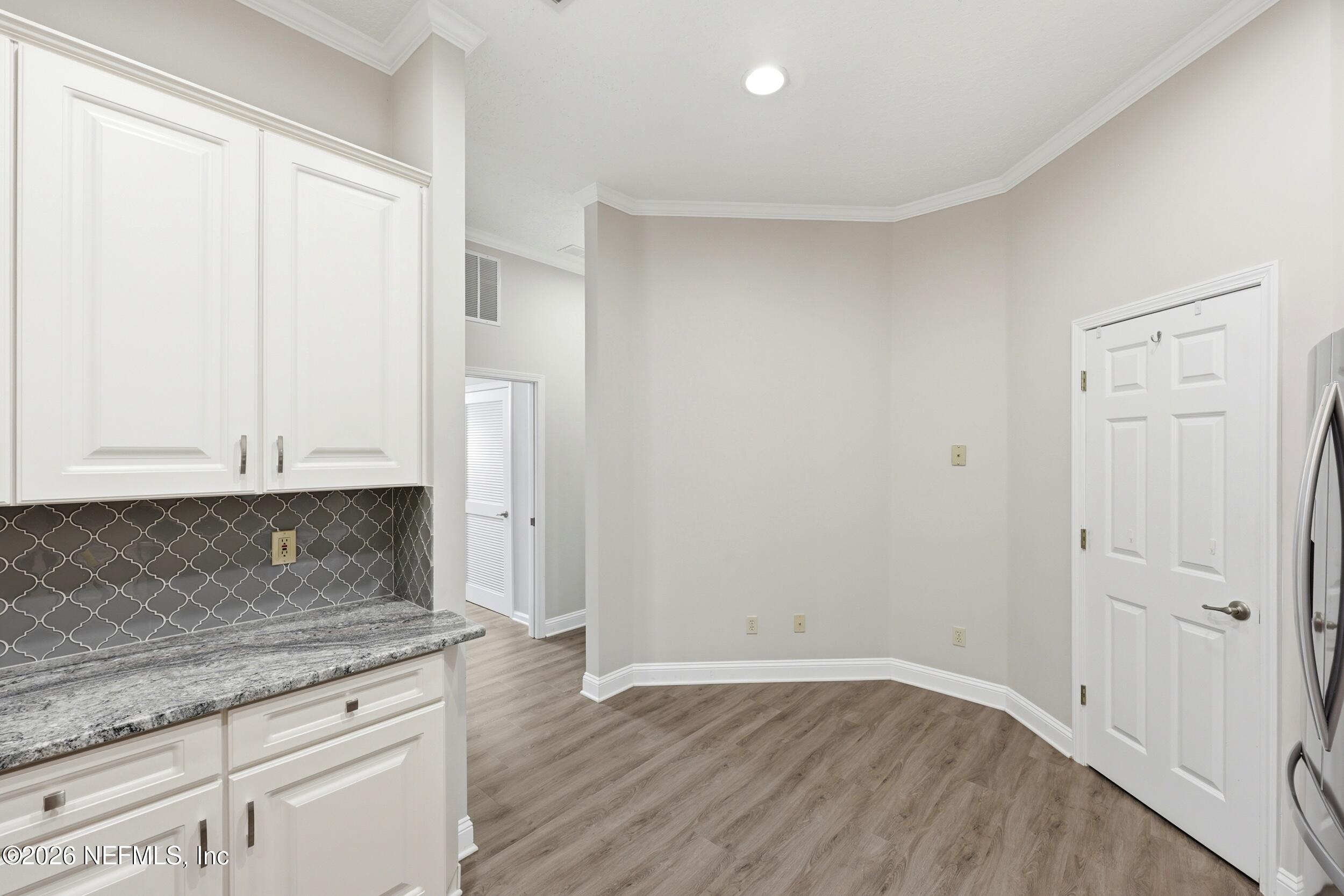 3824 LA VISTA Circle