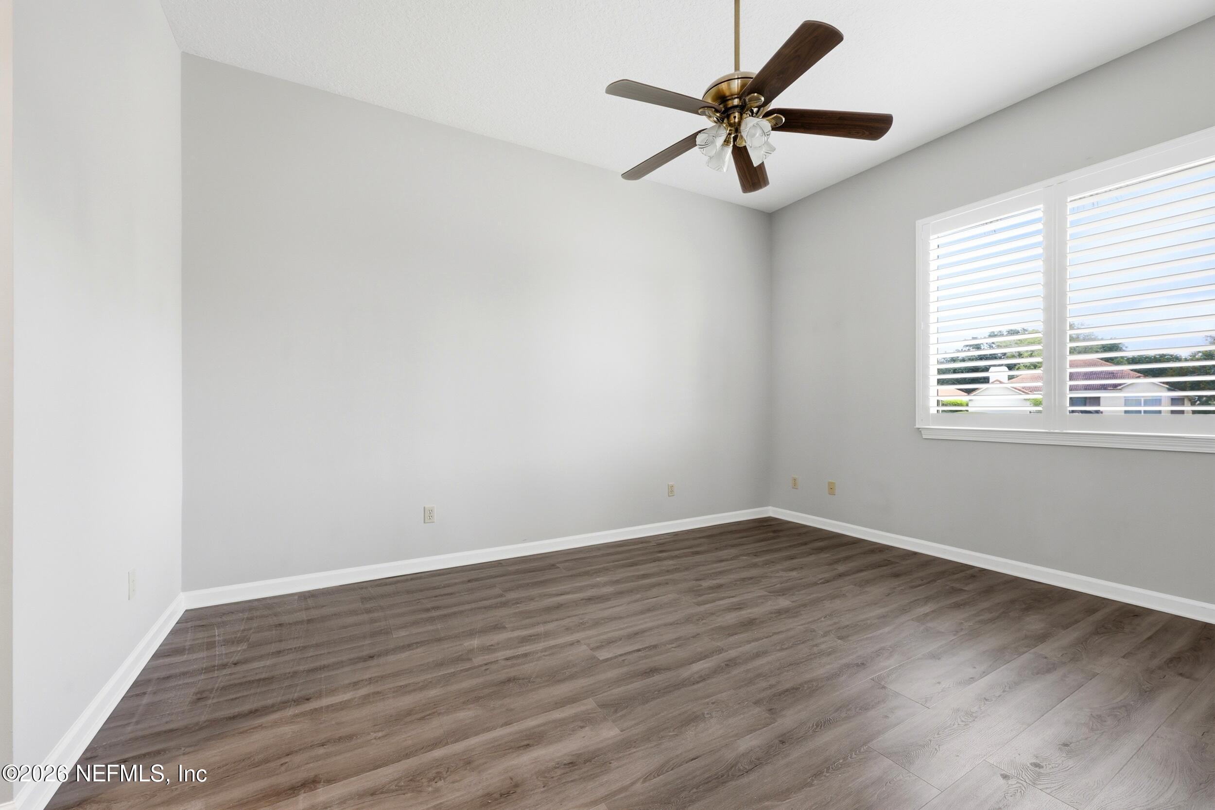 3824 LA VISTA Circle