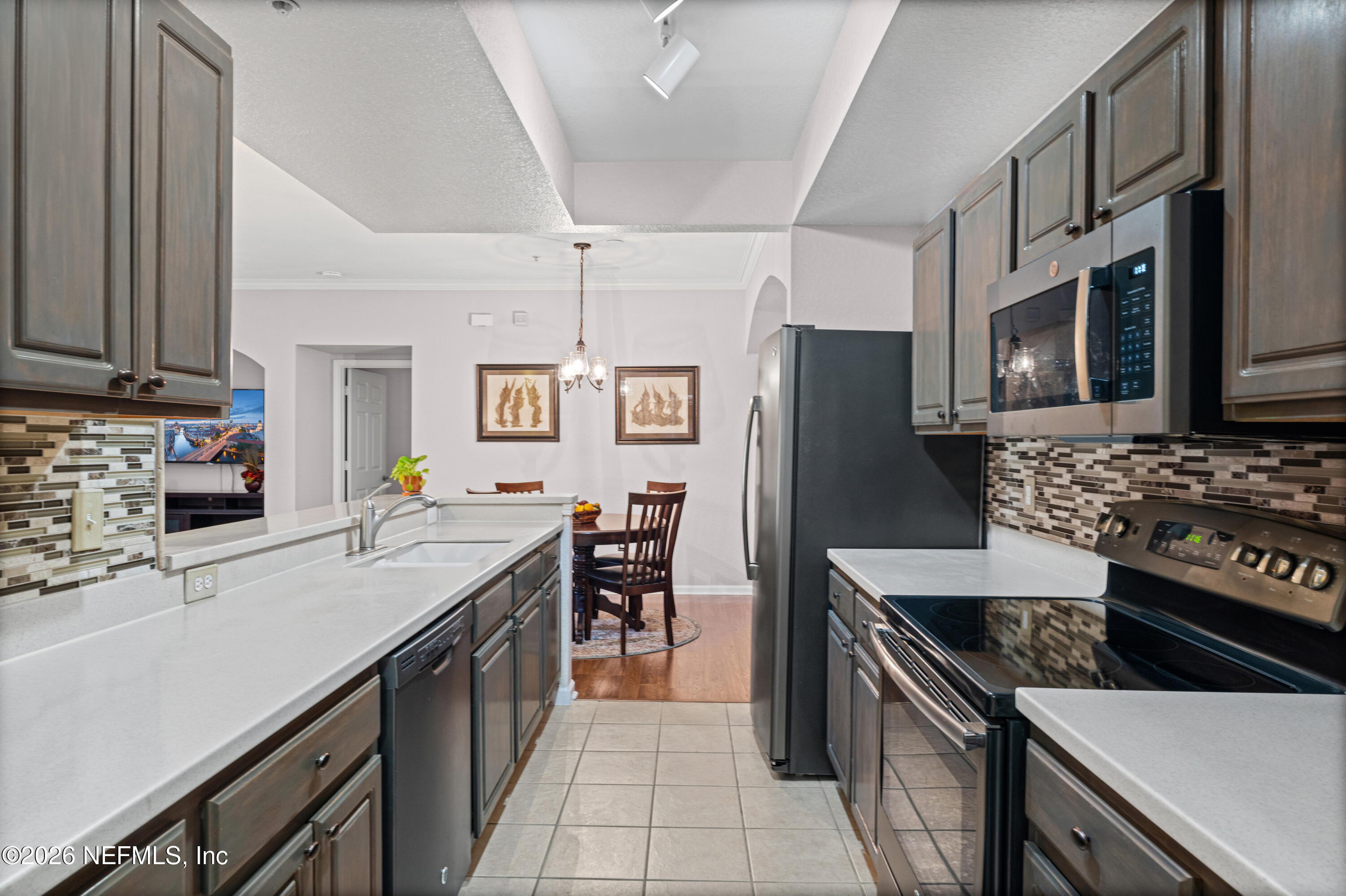10075 GATE Parkway N 908