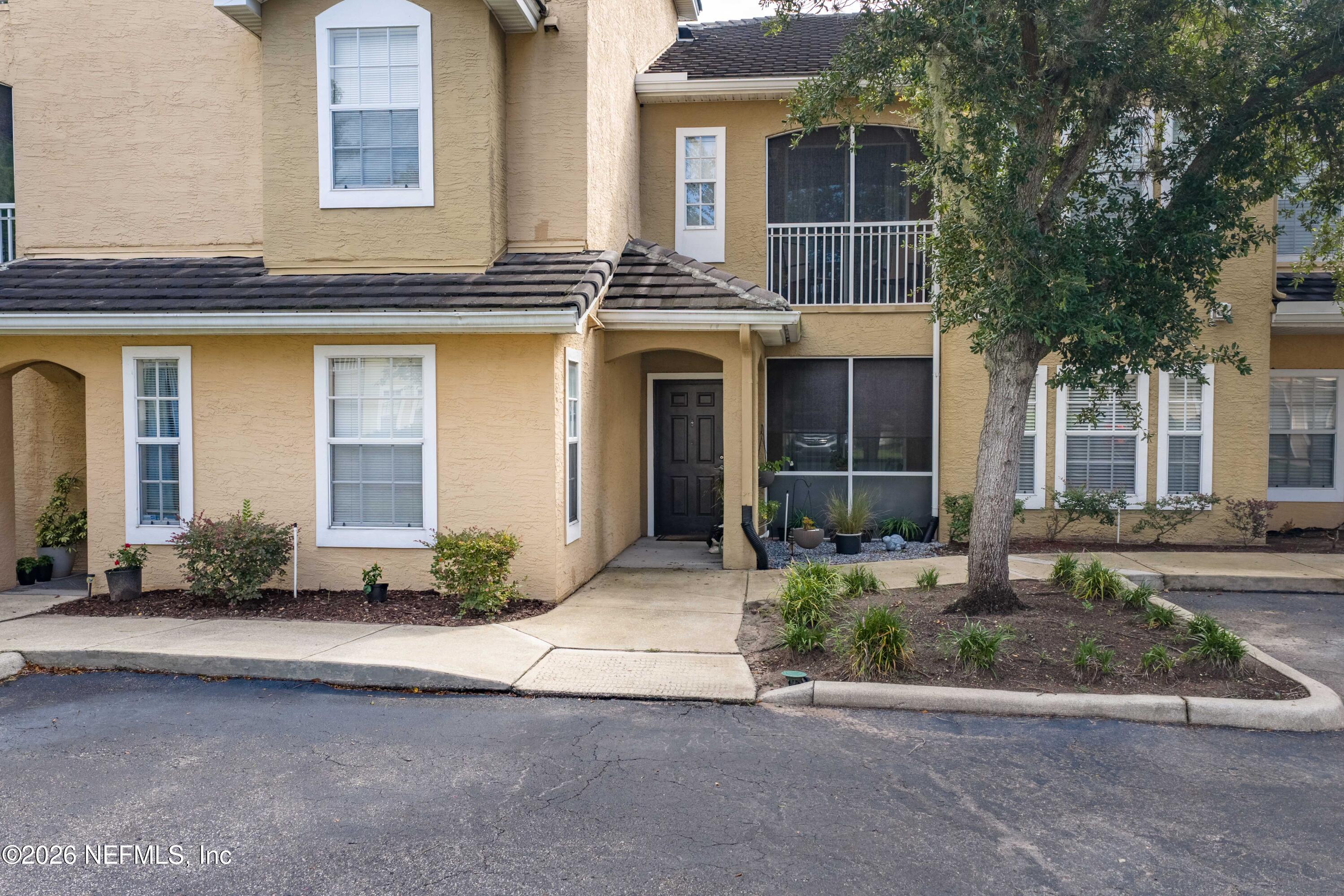 10075 GATE Parkway N 908
