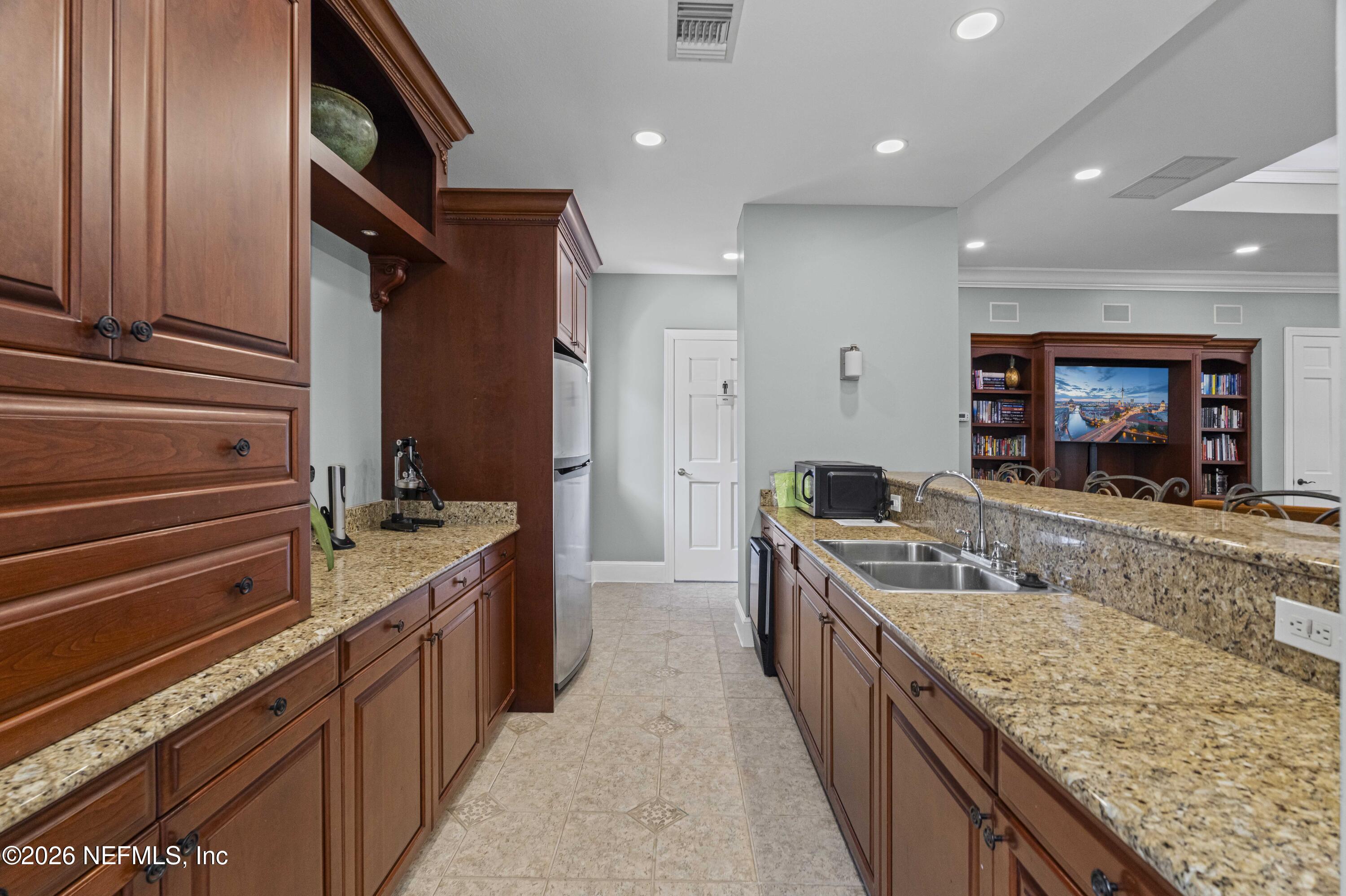 10075 GATE Parkway N 908