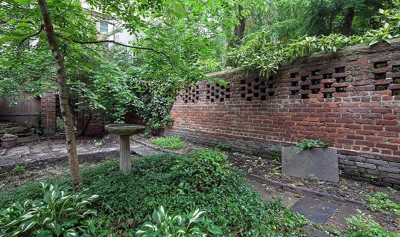 454 W 25TH Street