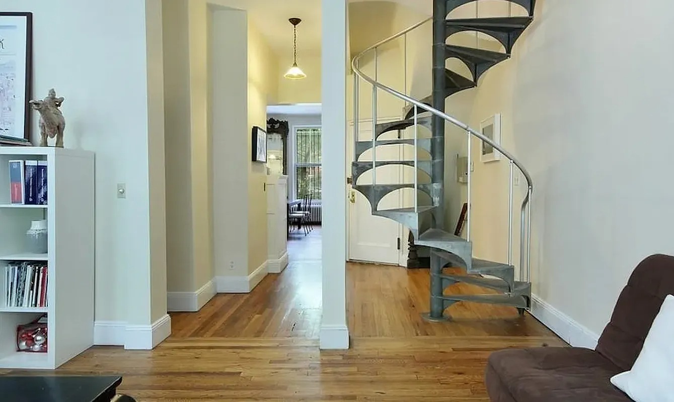 454 W 25TH Street
