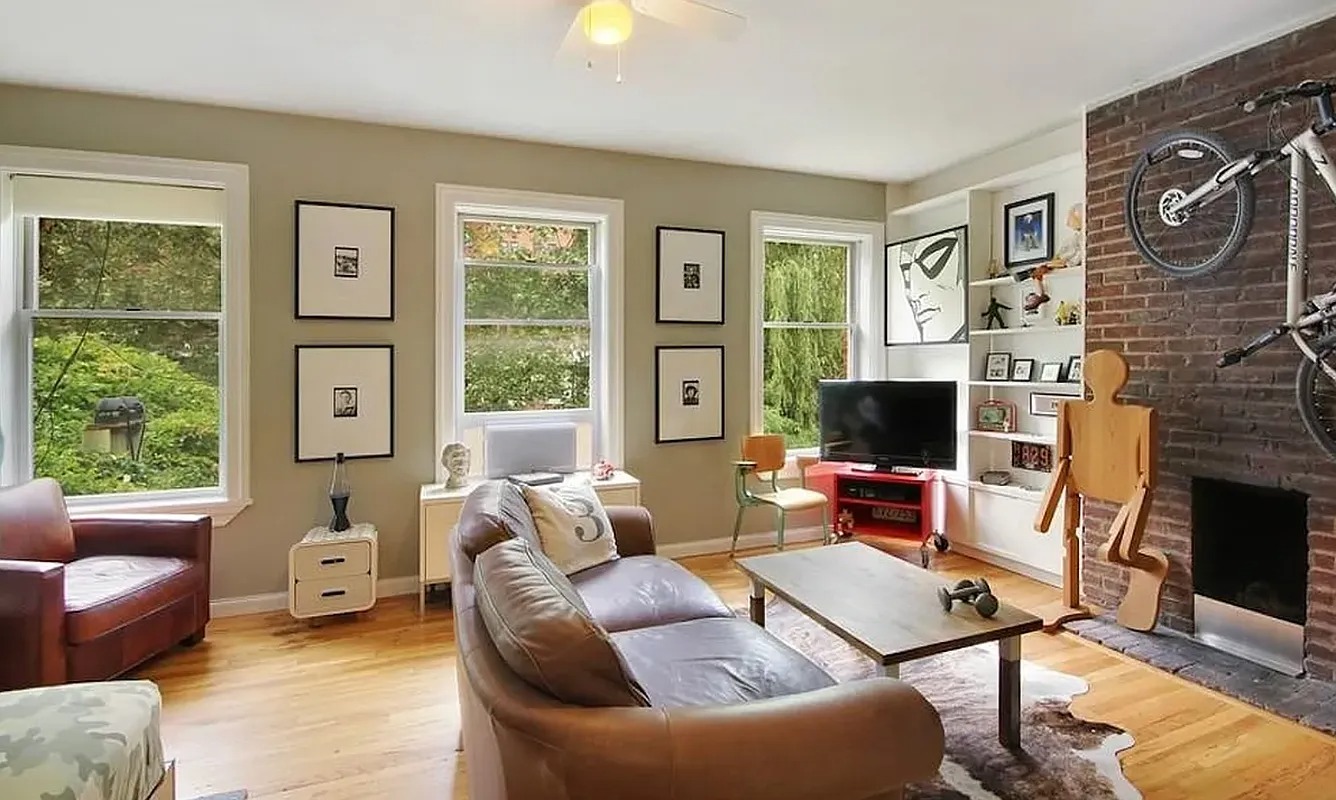 454 W 25TH Street