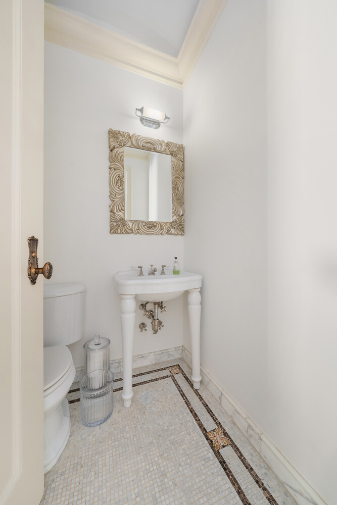 1 CENTRAL Park S 1904