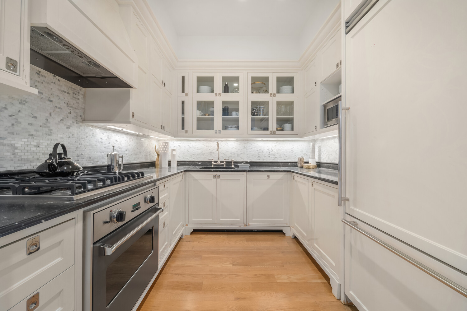 1 CENTRAL Park S 1904