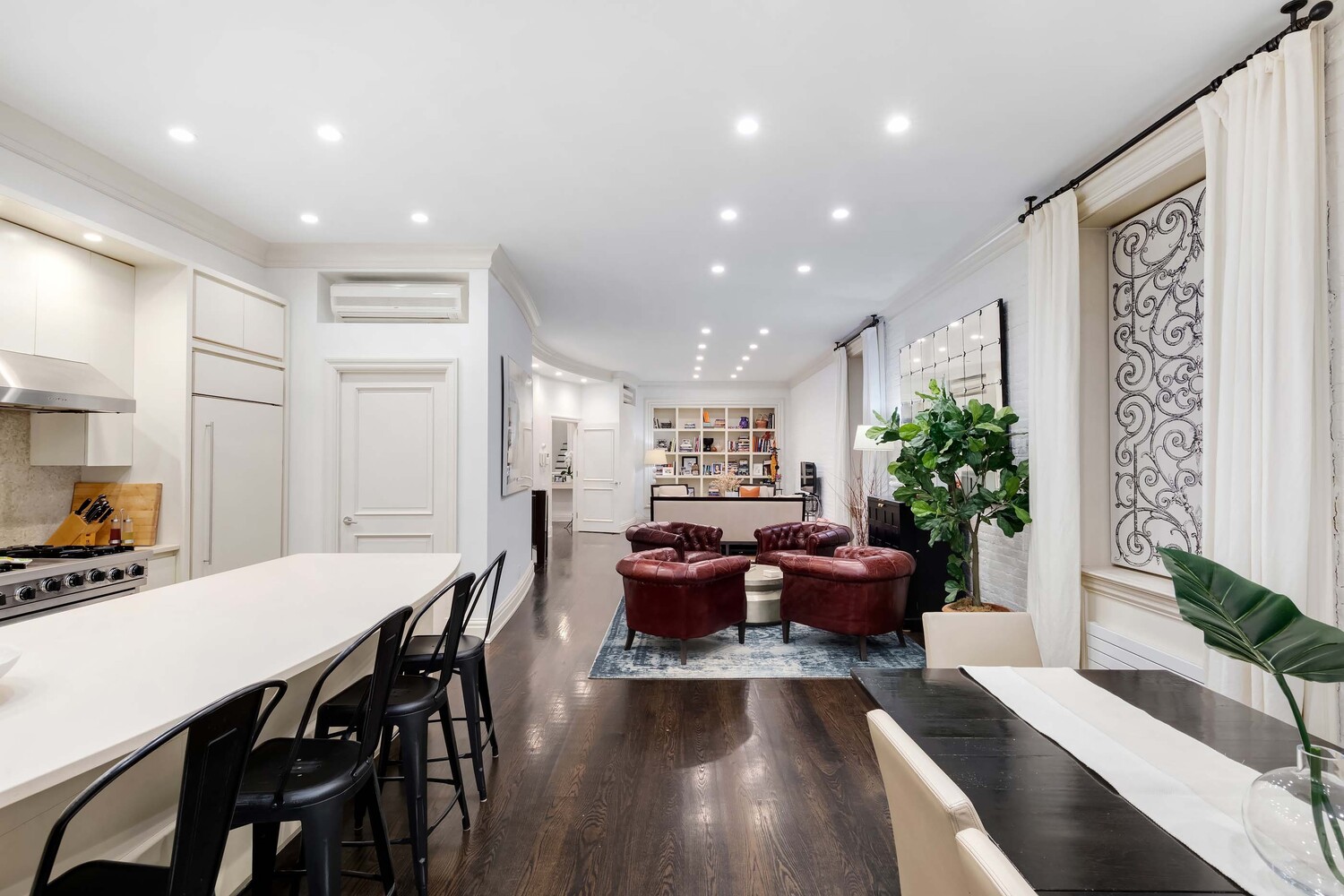 104 CHARLTON Street 1/2E